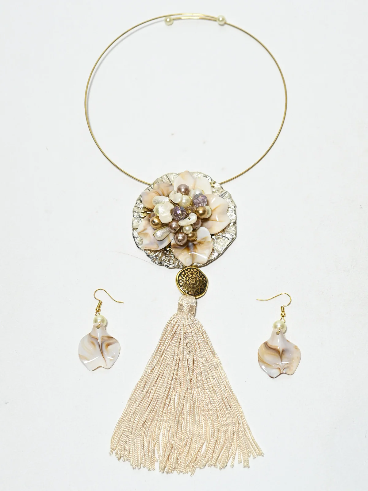 Odette Golden Alloy Stone And Pearl Jewellery Set For Women - Image 3