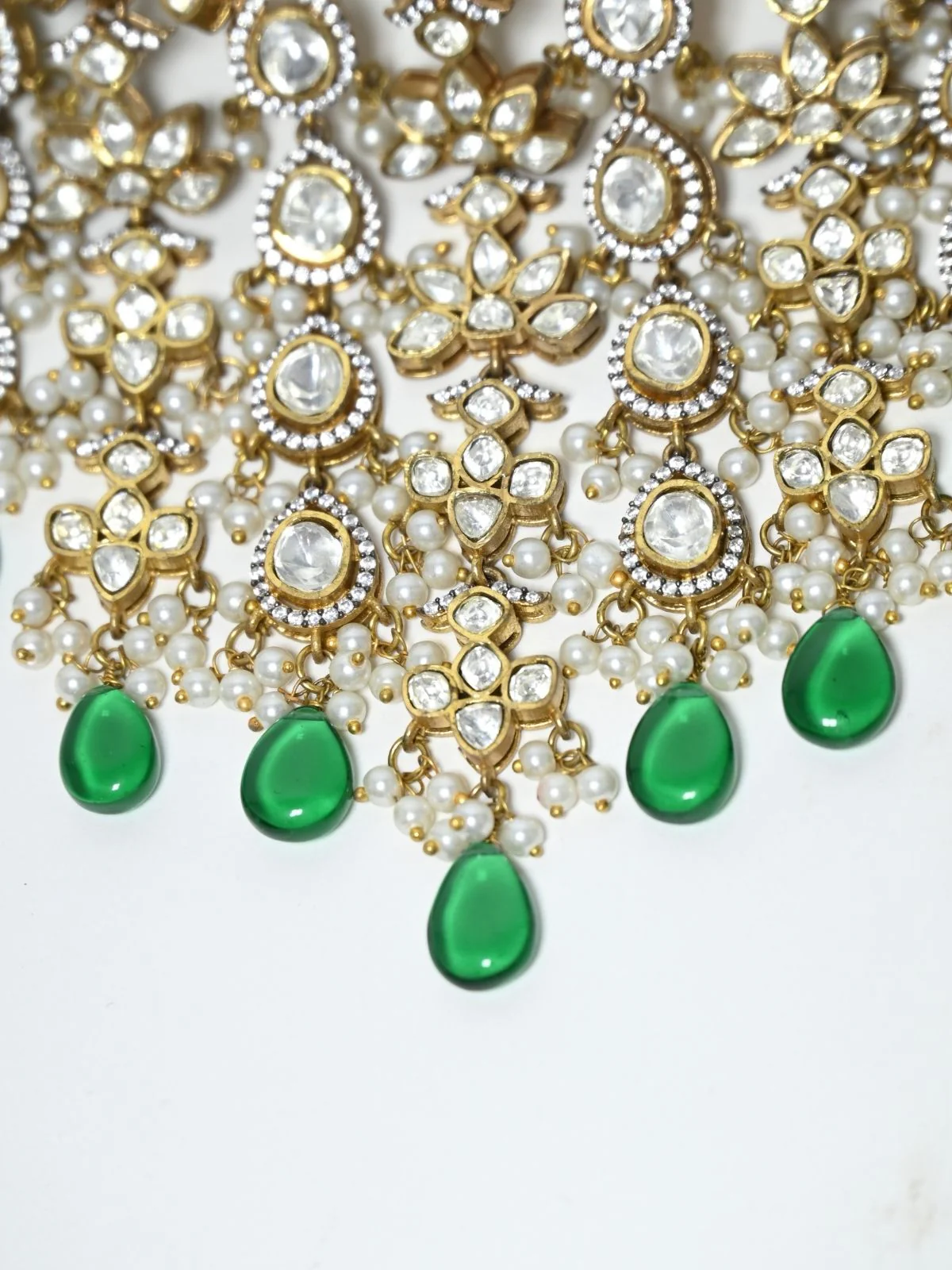 Odette Golden And Green Alloy Kundan And Stone Jewellery Set For Women - Image 5