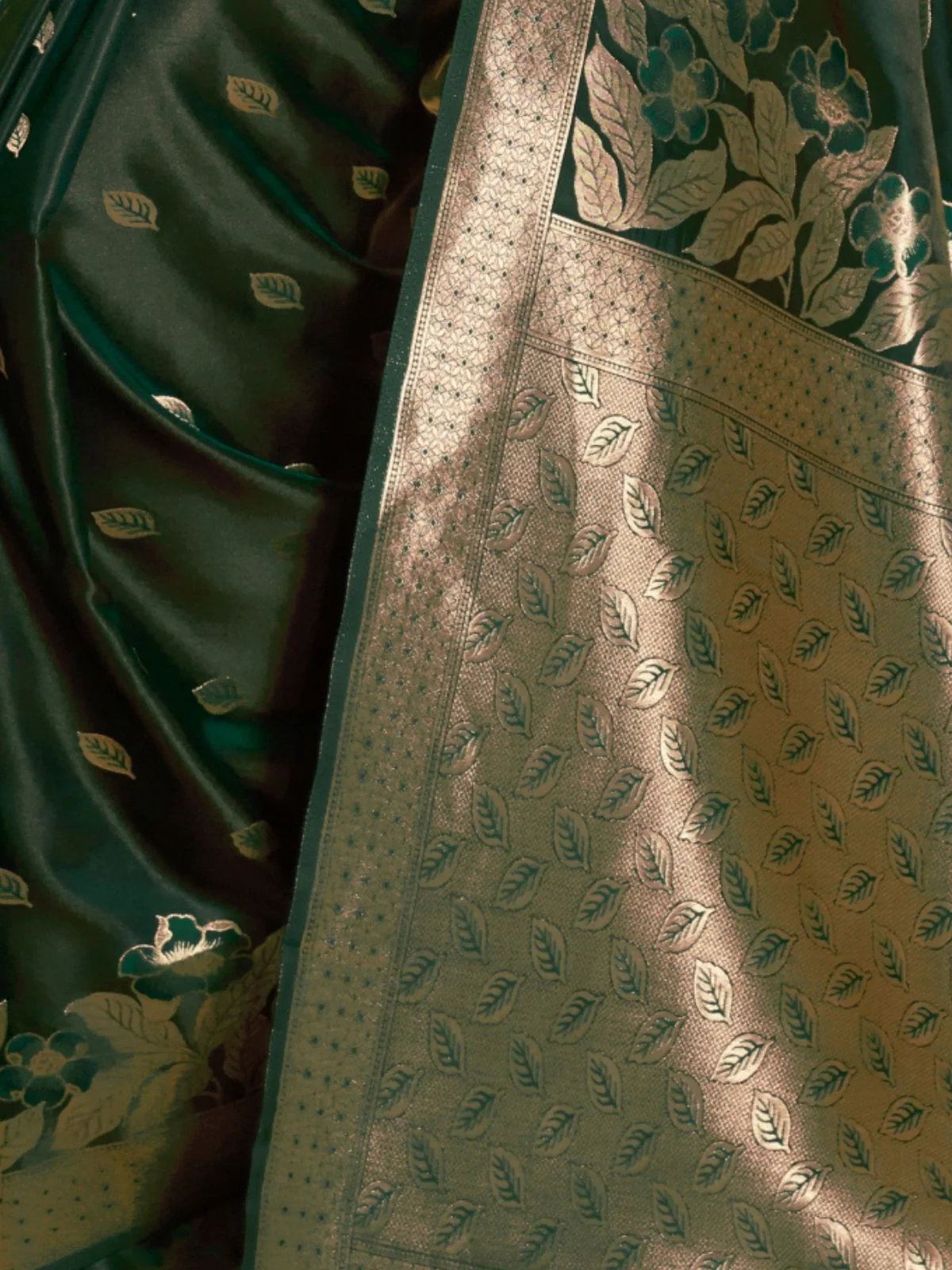 Odette Green And Gold Woven Design Silk Blend Saree With Unstitched Blouse For Women - Image 3