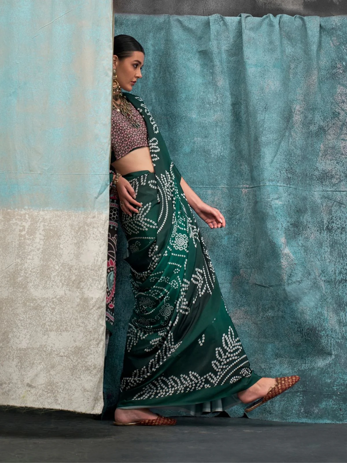 Odette Green And Maroon Satin Printed Saree With Unstitched Blouse For Women - Image 3