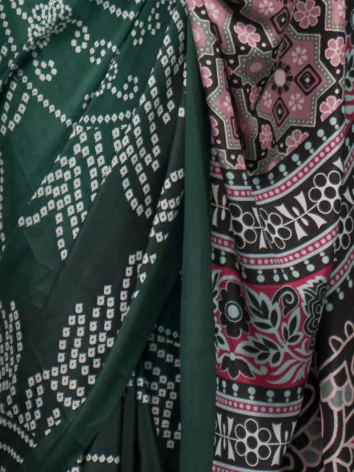 Odette Green And Maroon Satin Printed Saree With Unstitched Blouse For Women - Image 4