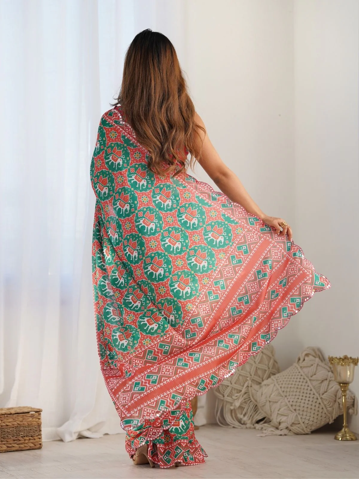 Odette Green And Orange Chinon Printed Saree With Unstitched Blouse For Women - Image 5