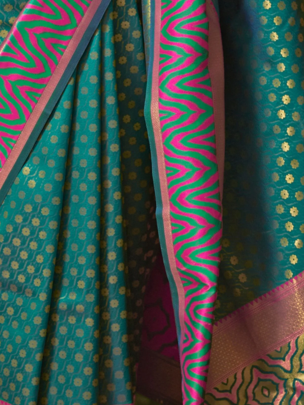 Odette Green And Pink Woven Design Silk Blend Saree With Unstitched Blouse For Women - Image 3