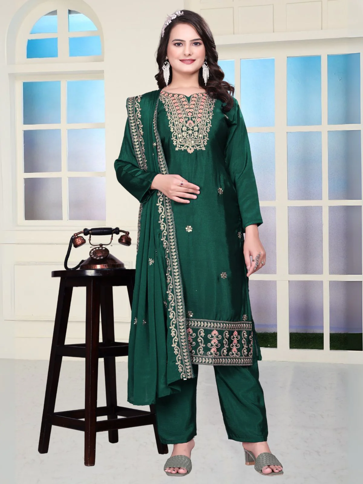 Odette Green Chinon Embroidered Kurta Set For Women - Image 2