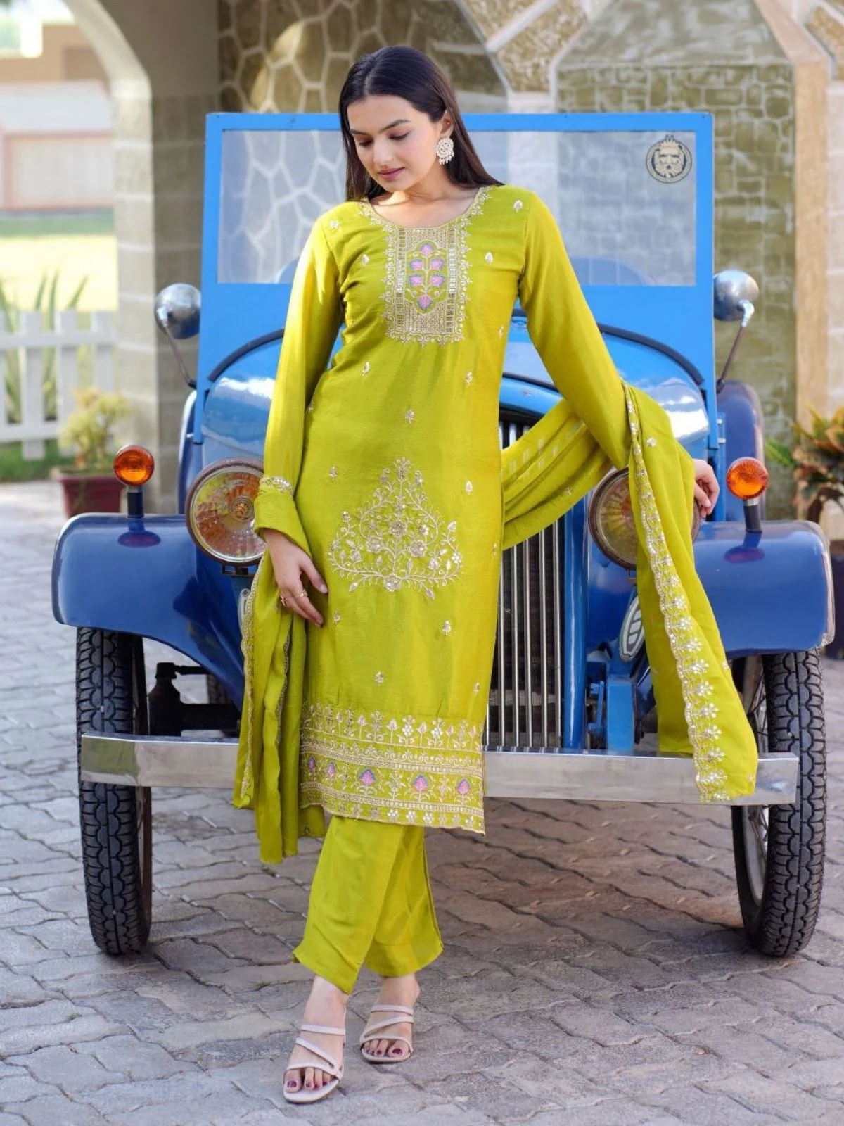 Odette Green Chinon Embroidered Stitched Kurta Set For Women - Image 4