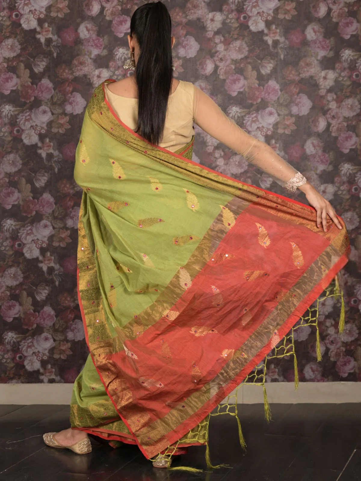 Odette Green Cotton Blend Woven Saree With Unstitched Blouse For Women - Image 4