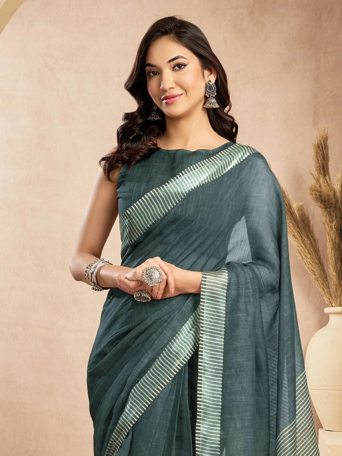 Odette Green Cotton Linen Solid Saree For Women - Image 4
