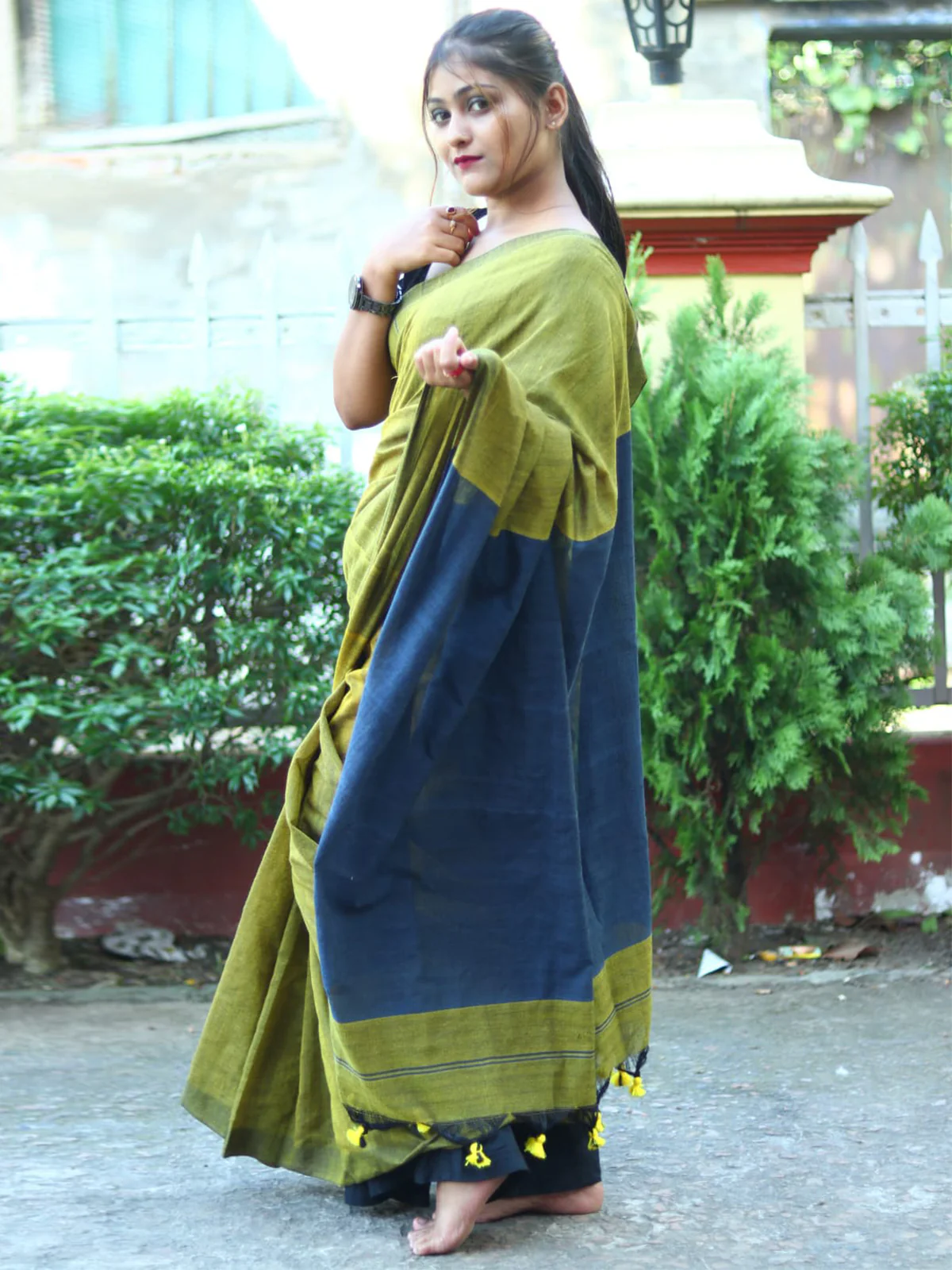 Odette Green Cotton  Saree  With Unstitched Blouse for Women - Image 2