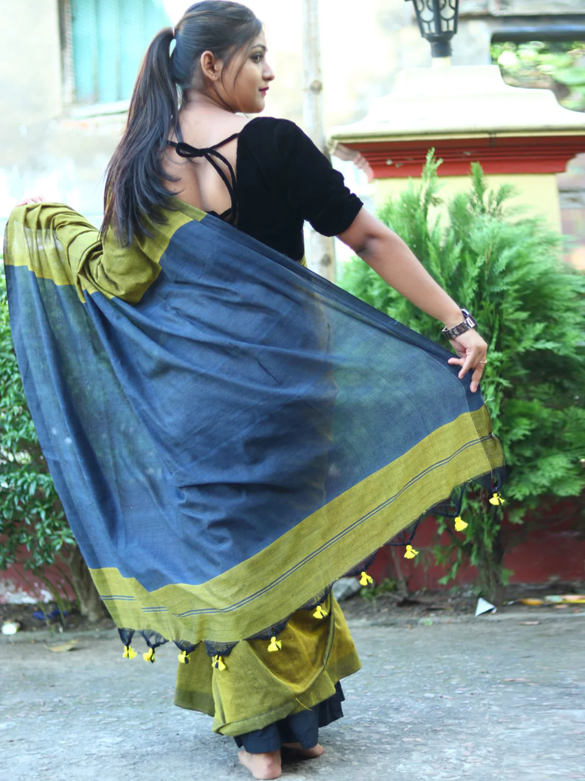 Odette Green Cotton  Saree  With Unstitched Blouse for Women - Image 3