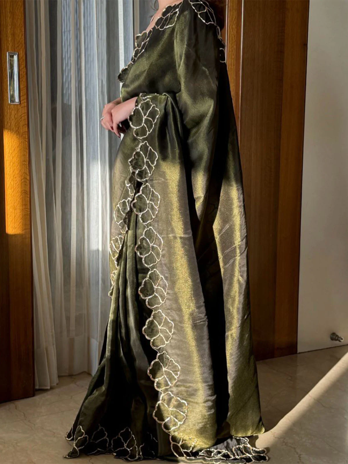 Odette Green Embellished Silk Blend Saree With Unstitched Blouse For Women - Image 2