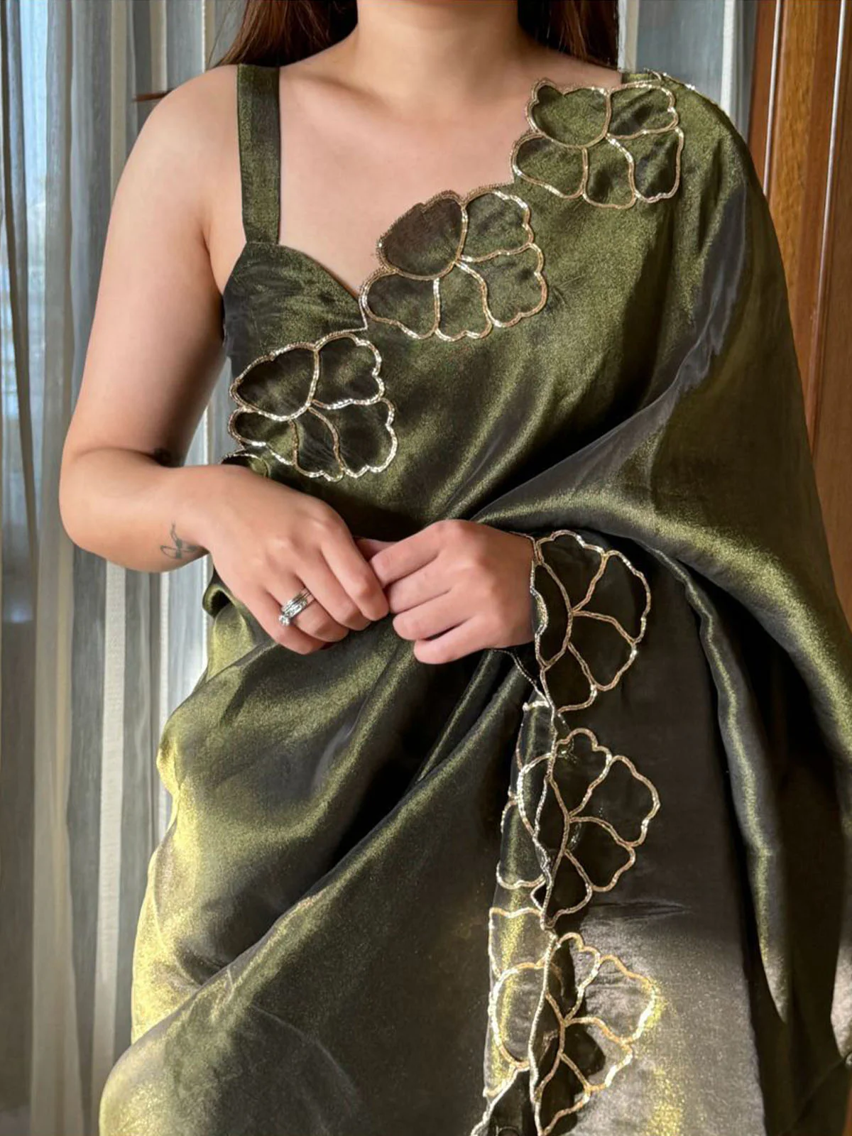 Odette Green Embellished Silk Blend Saree With Unstitched Blouse For Women - Image 4