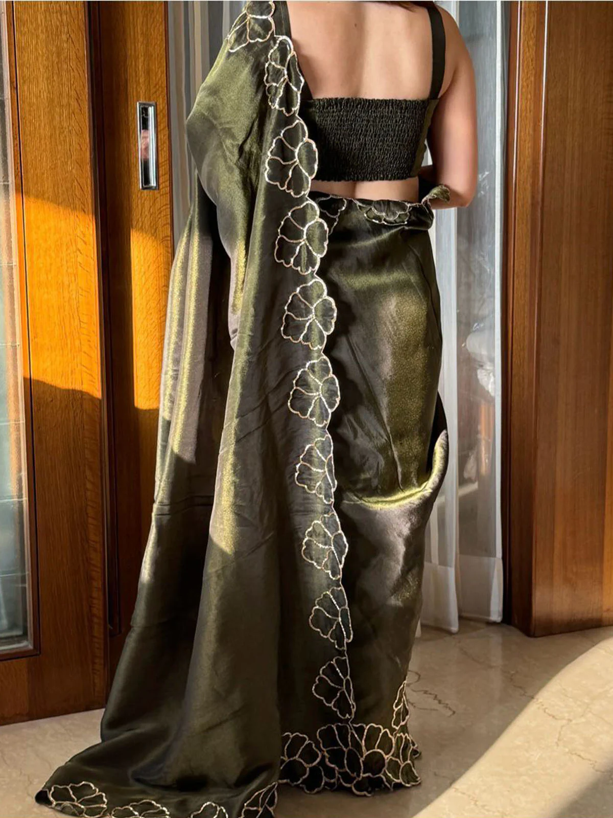 Odette Green Embellished Silk Blend Saree With Unstitched Blouse For Women - Image 5