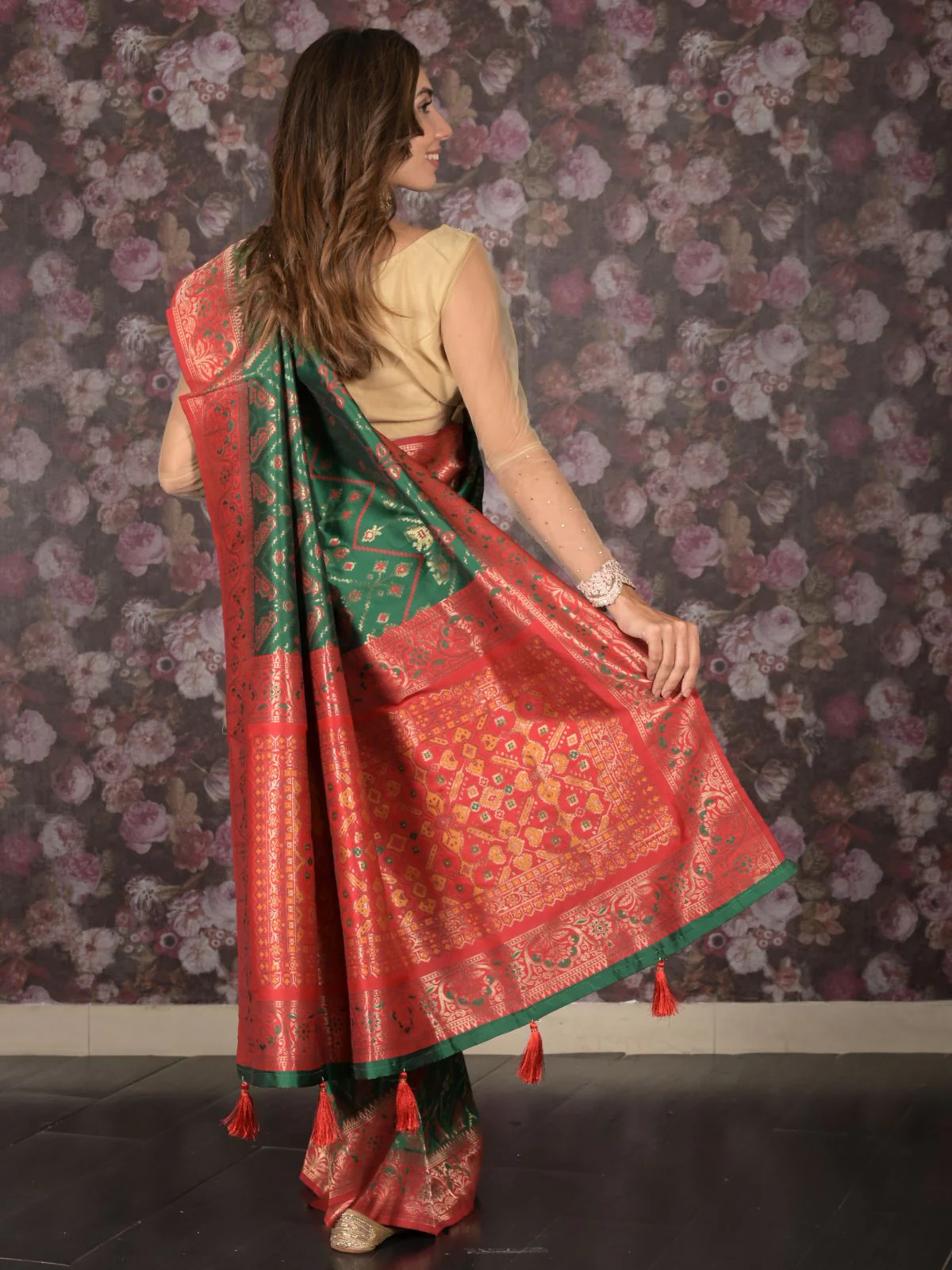 Odette Green Ethnic Woven Silk Blend Saree Without Blouse for Women - Image 4