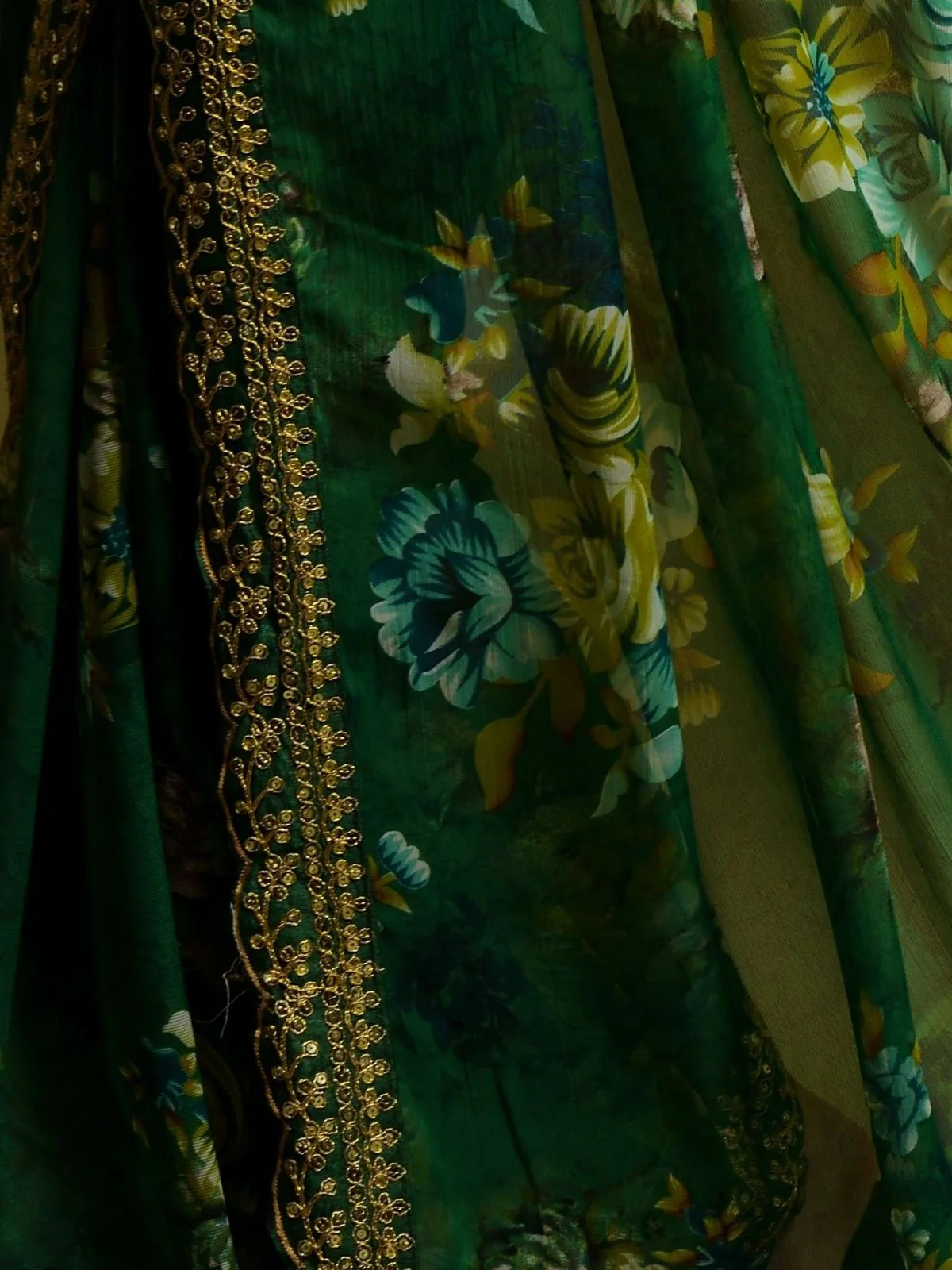 Odette Green Georgette Embroidered Printed Saree For Women - Image 4