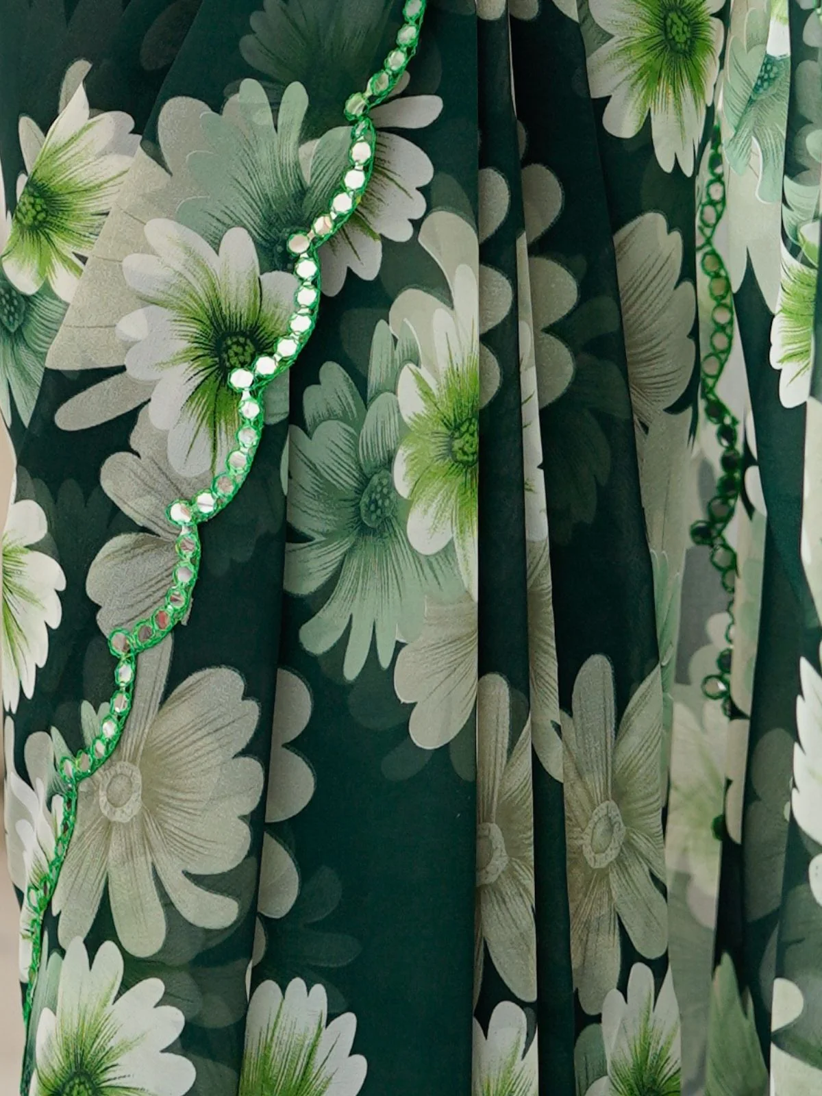 Odette Green Georgette Floral Print Saree For Women - Image 5