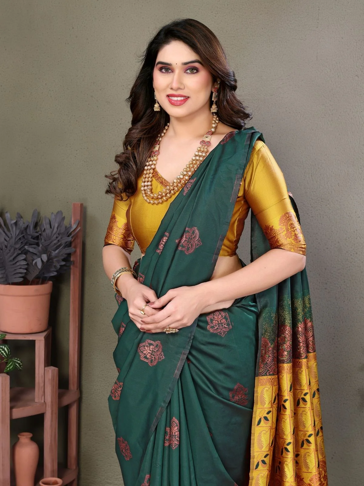 Odette Green Georgette Motif Print Saree For Women - Image 4