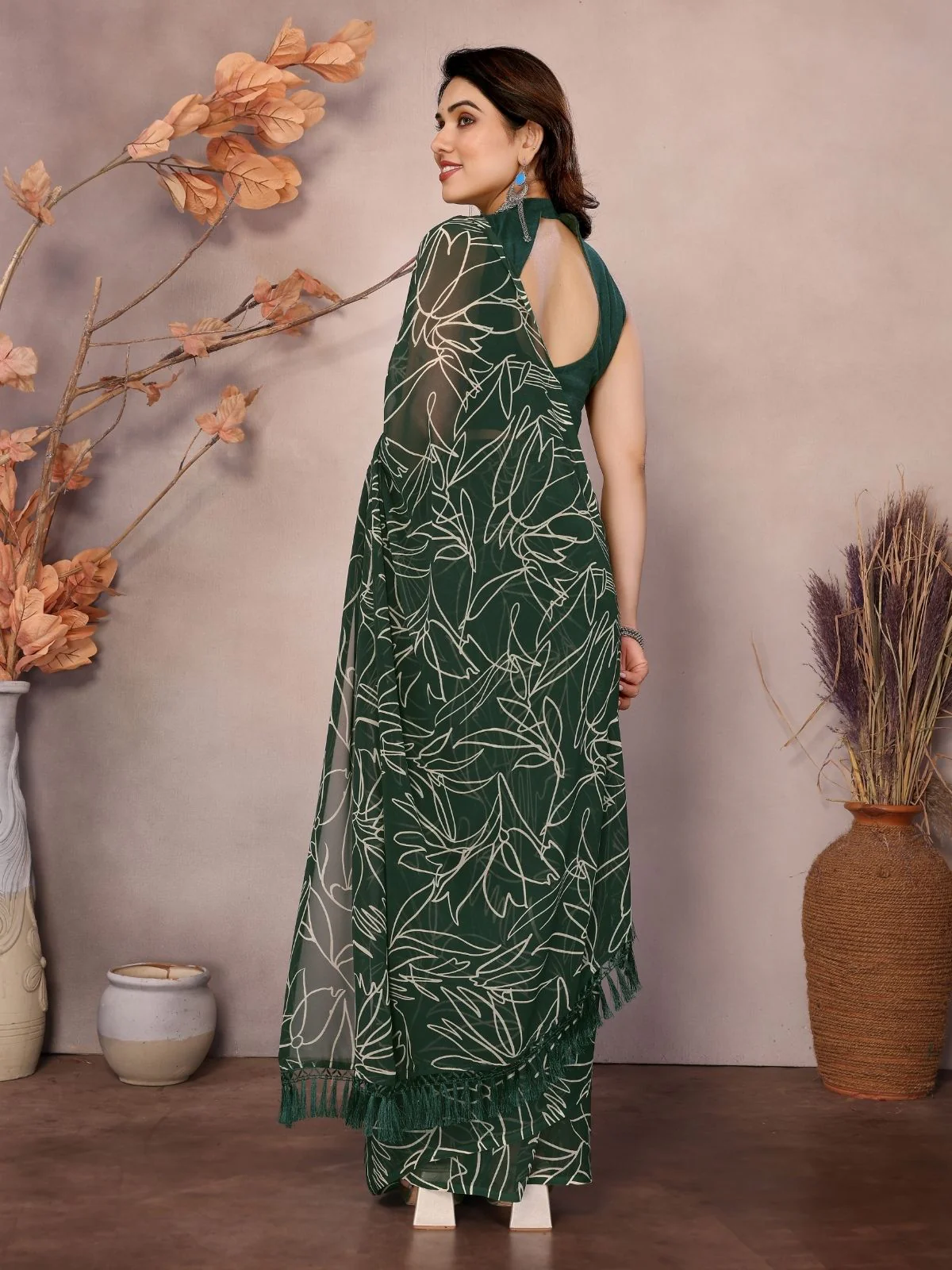Odette Green Georgette Printed Saree With Unstitched Blouse For Women - Image 4