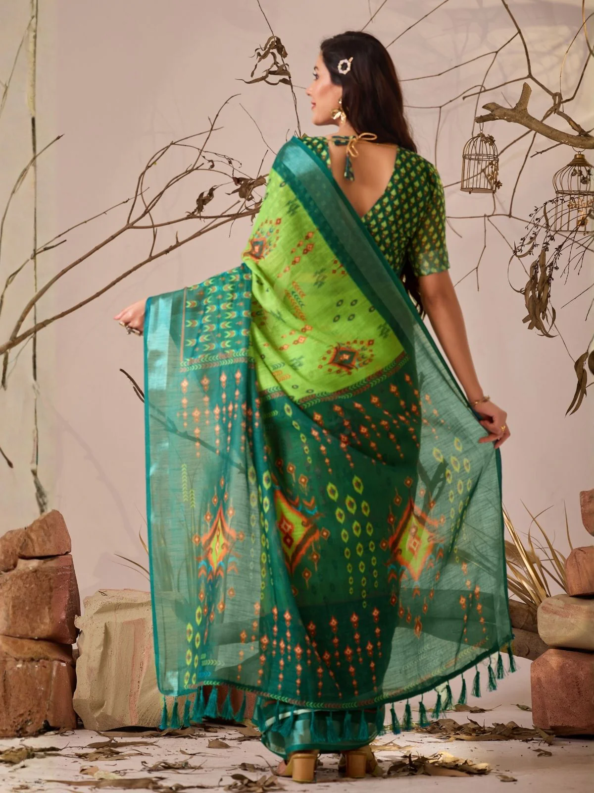 Odette Green Linen Cotton Printed Saree For Women - Image 3