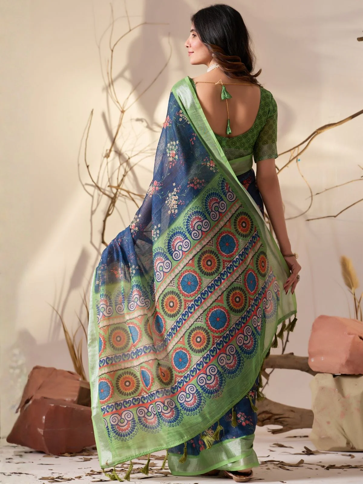 Odette Green Linen Cotton Printed Saree For Women - Image 3