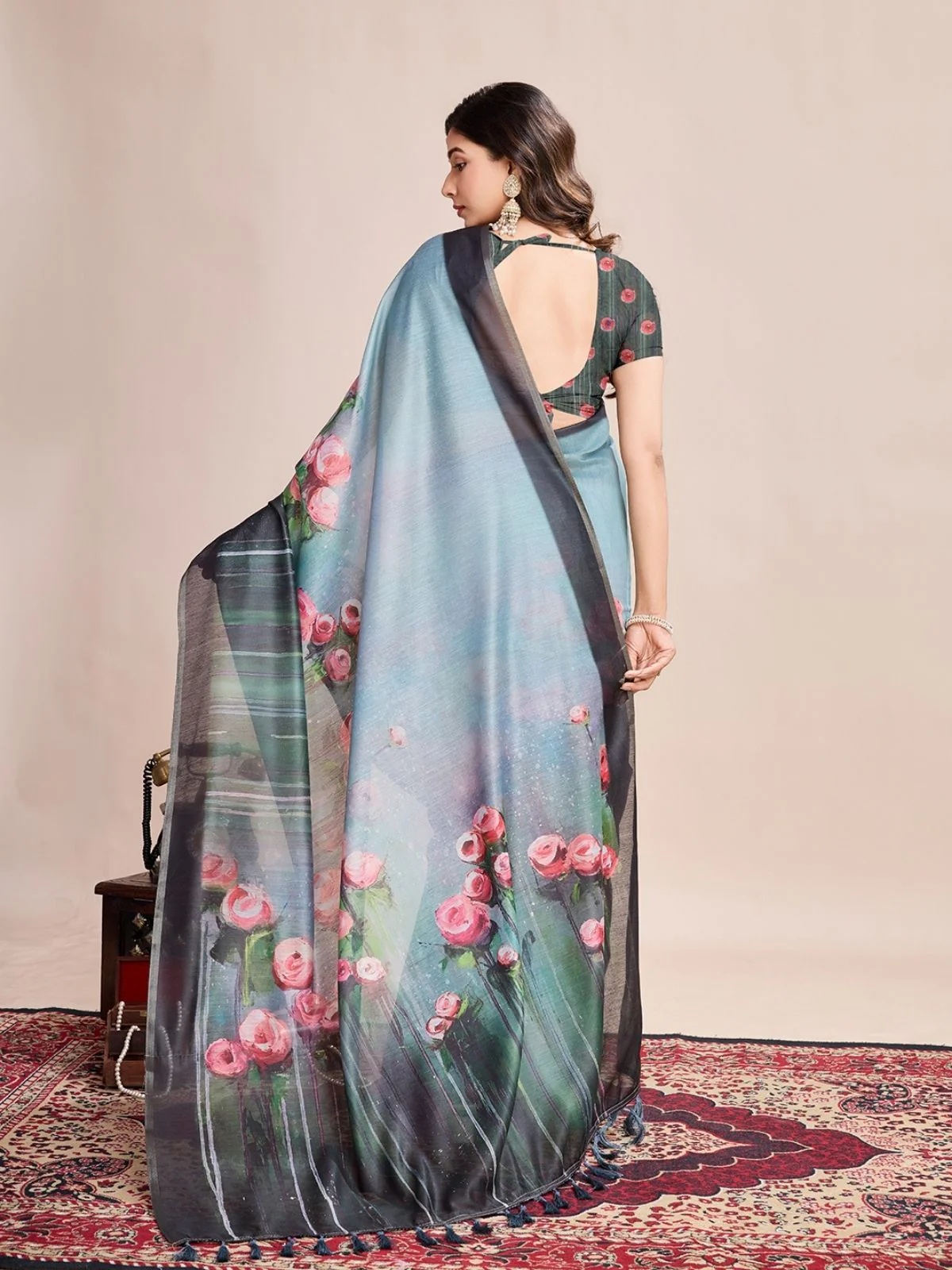 Odette Green Linen Printed Saree With Unstitched Blouse For Women - Image 2