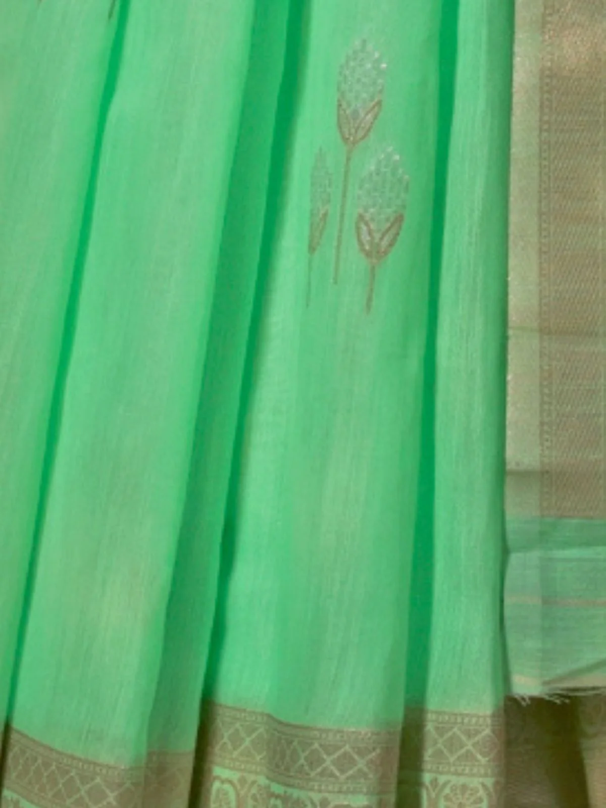 Odette Green Linen Woven Saree With Unstitched Blouse For Women - Image 3