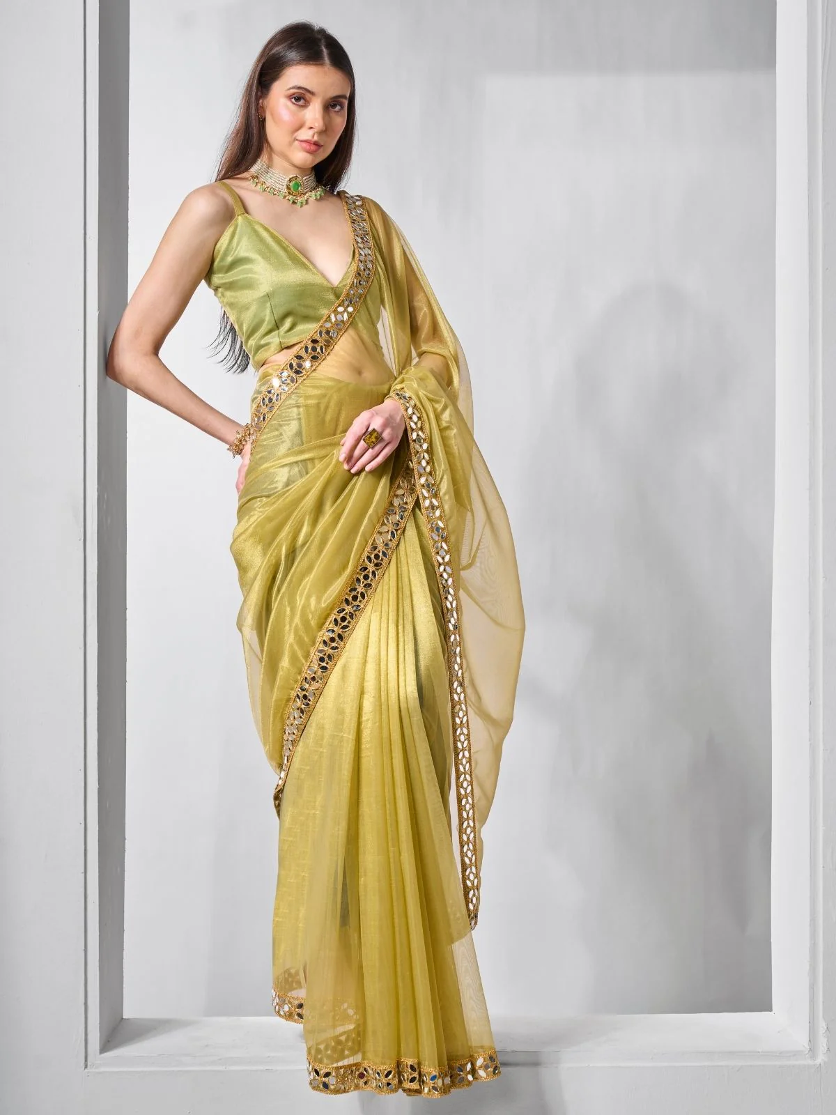 Odette Green Net Solid Saree With Unstitched Blouse For Women - Image 2