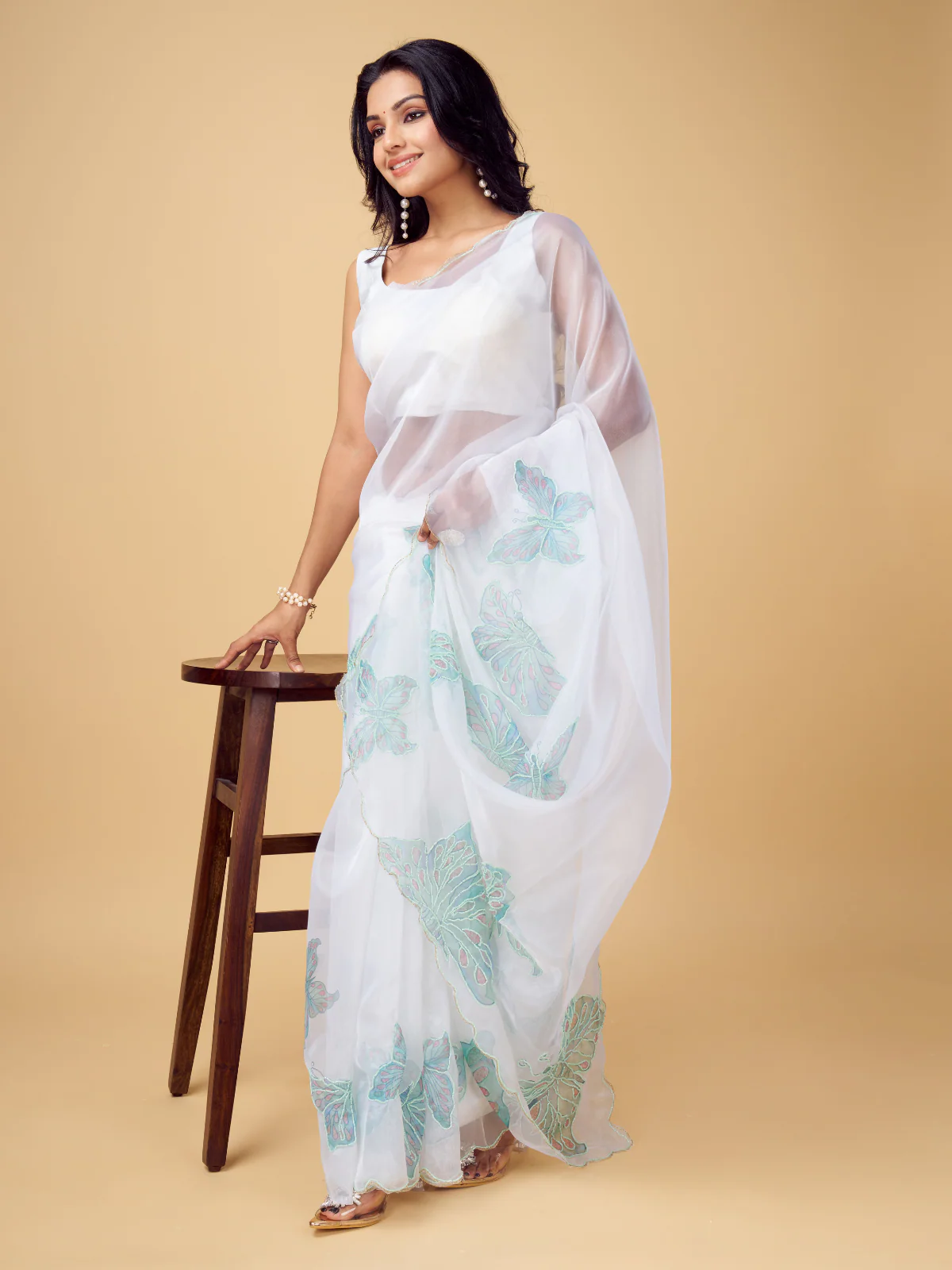 Odette White and Green Organza Embellished Saree With Unstitched Blouse For Women - Image 4