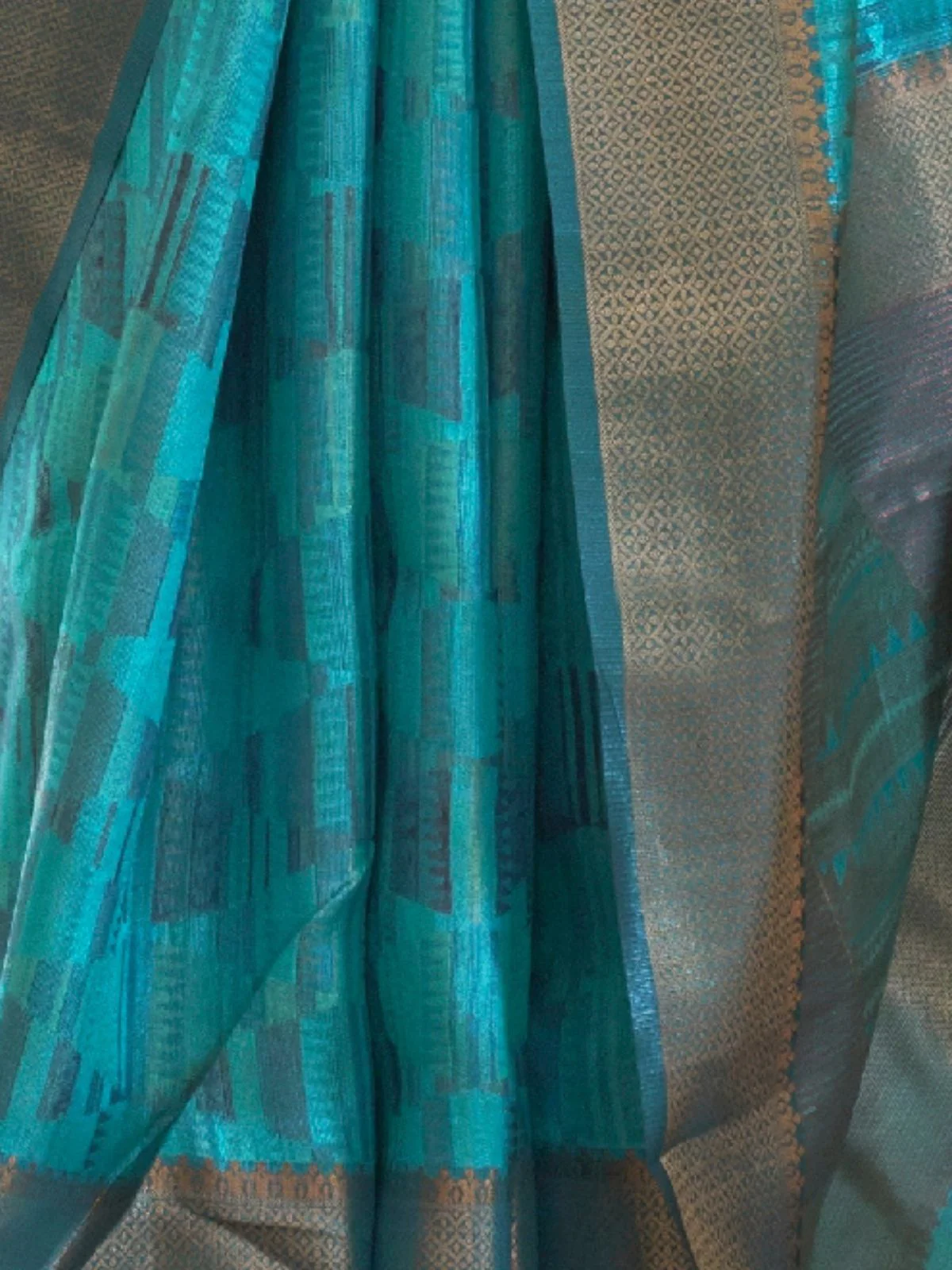 Odette Green Organza Woven Saree With Unstitched Blouse for Women - Image 3