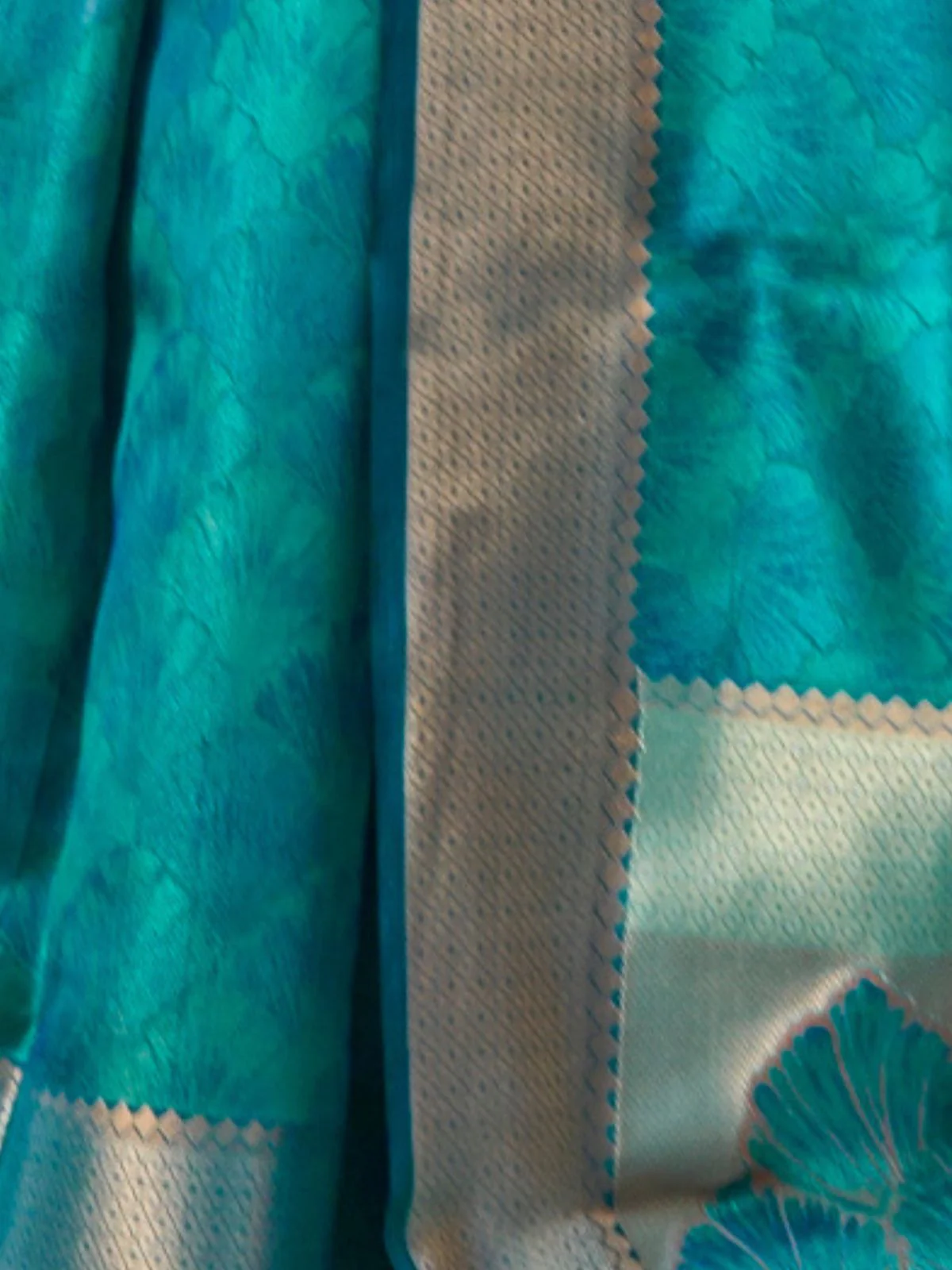 Odette Green Organza Woven Saree With Unstitched Blouse For Women - Image 3