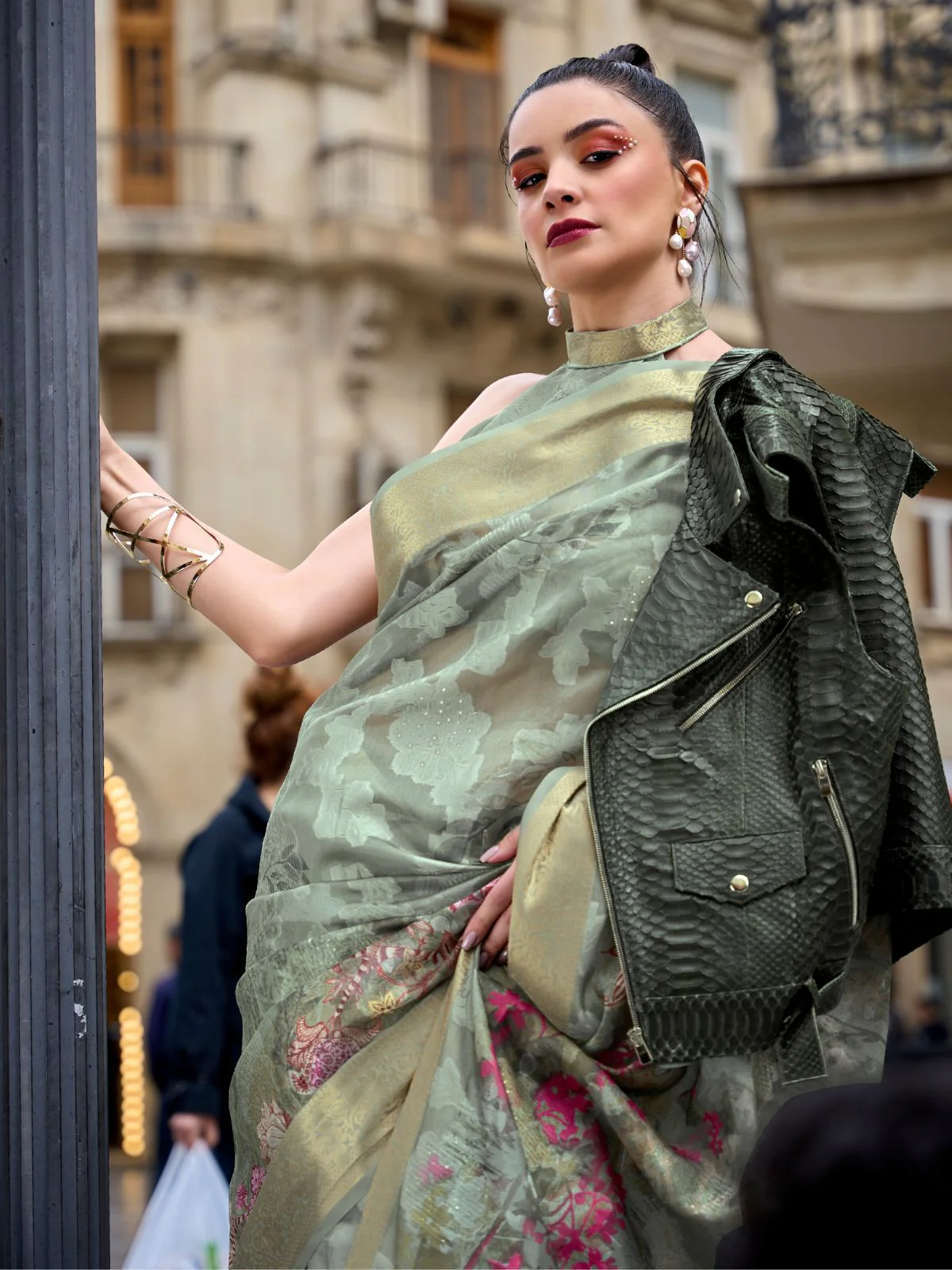 Odette Green Poly Brasso Woven Saree With Unstitched Blouse For Women - Image 2