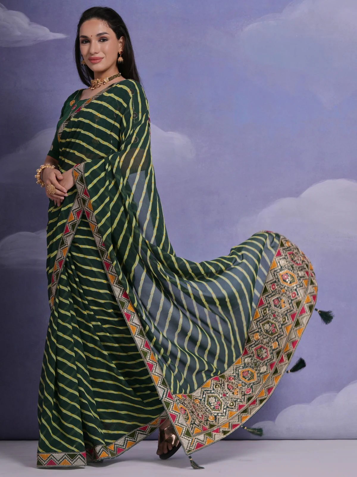 Odette Green Printed Georgette Saree With Unstitched Blouse For Women - Image 2