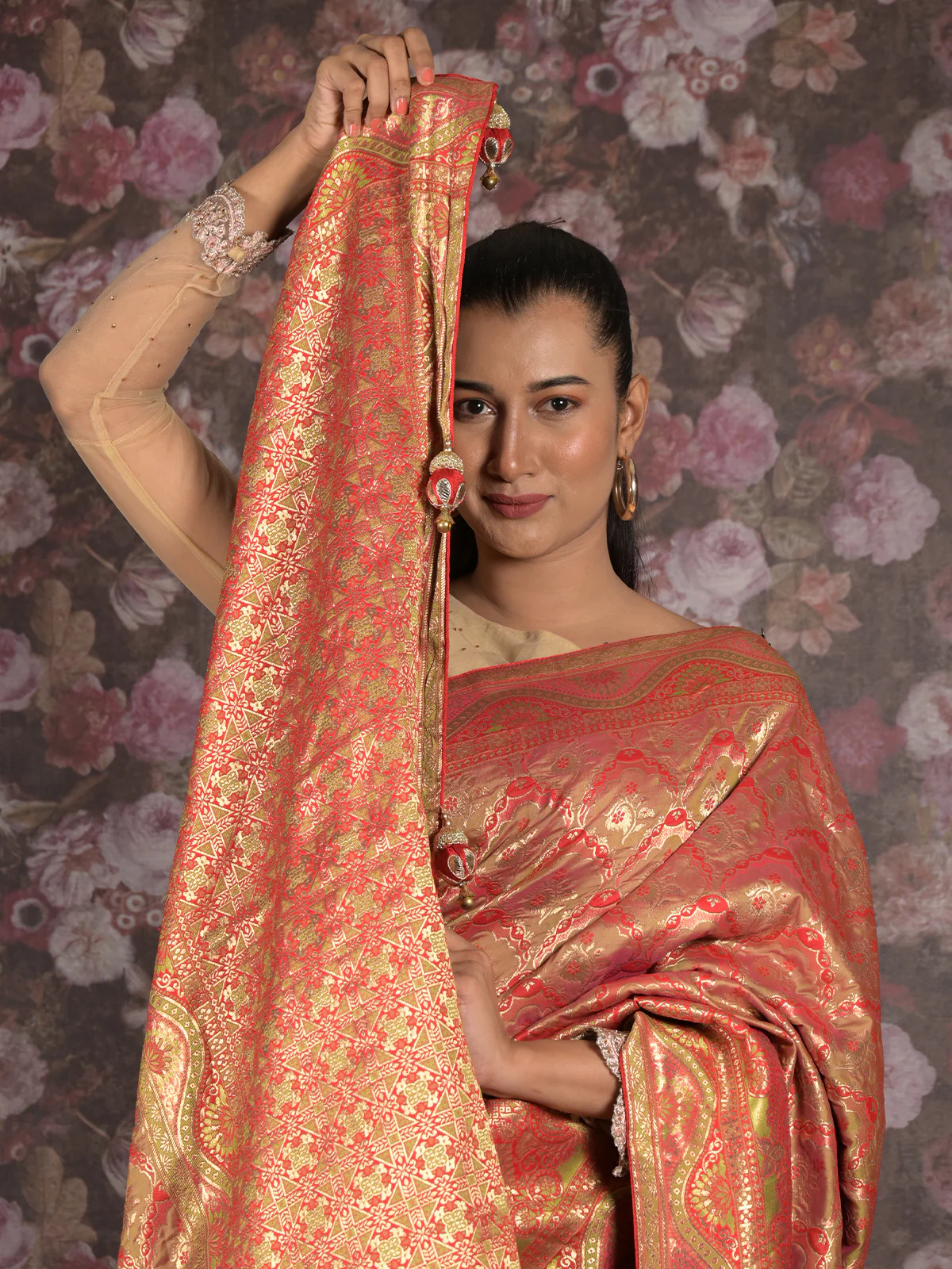 Odette Red Shaded Patola Silk Woven Saree with Unstitched Blouse for Women - Image 4