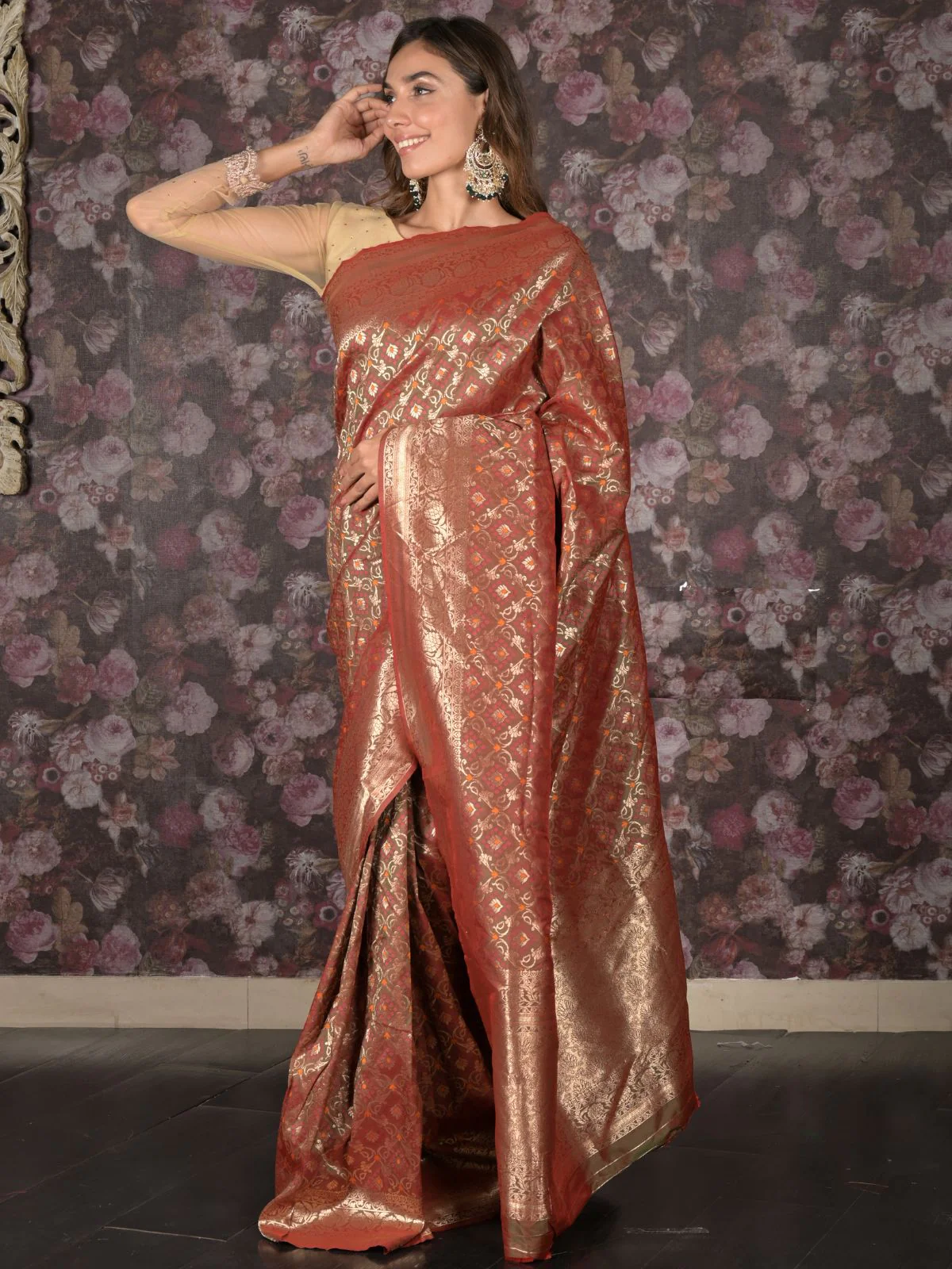 Odette Red Shaded Silk Blend Woven Saree with Unstitched Blouse for Women - Image 2