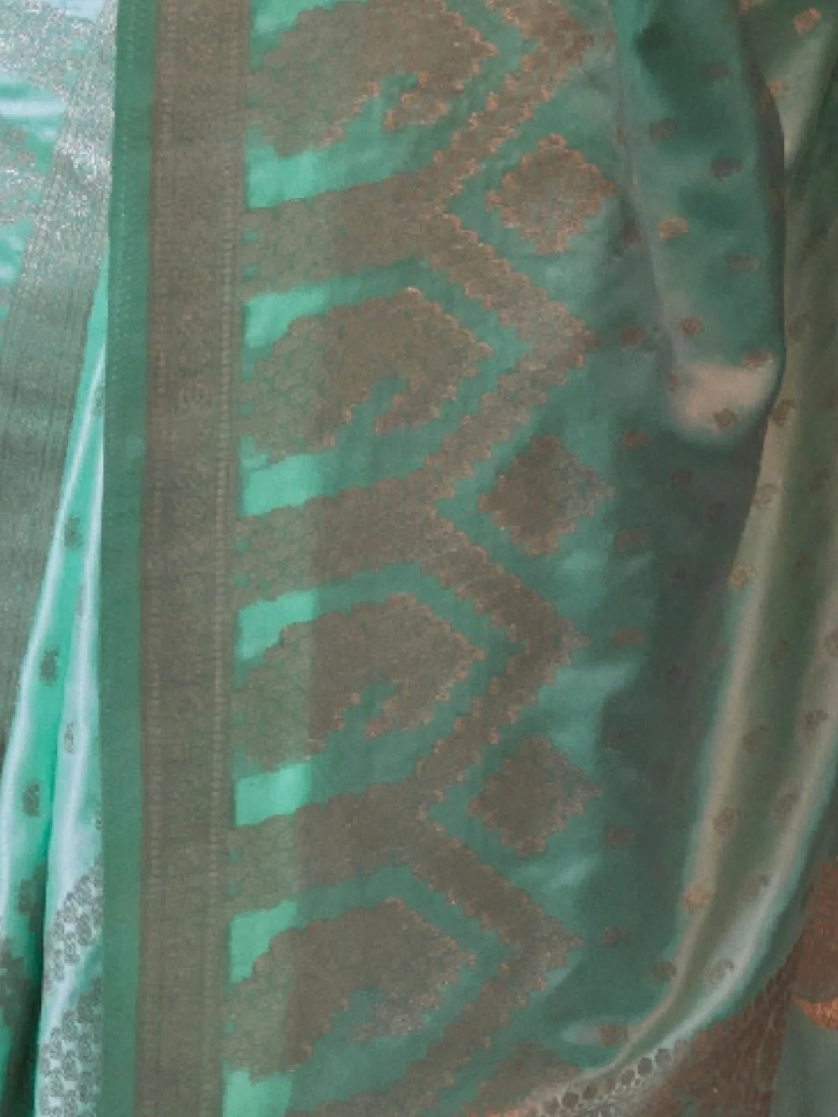 Odette Green Satin Woven Saree With Unstitched Blouse For Women - Image 3