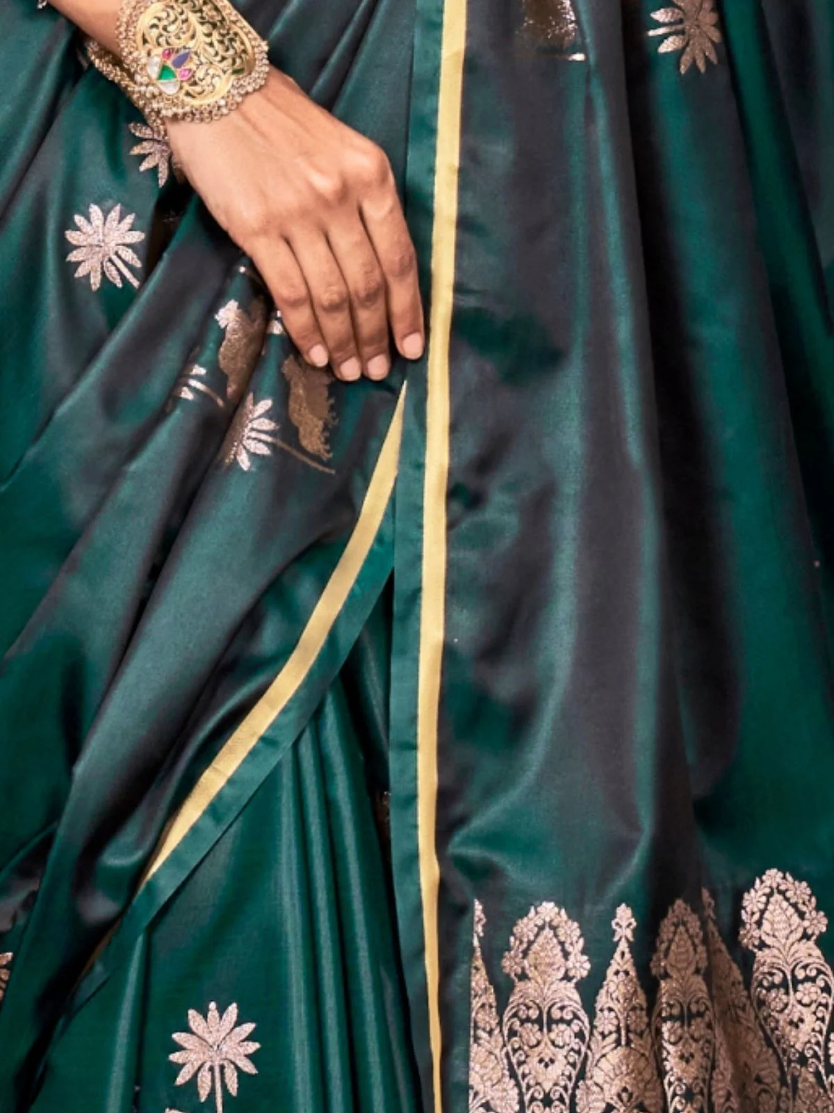 Odette Green Satin Woven Saree With Unstitched Blouse For Women - Image 3