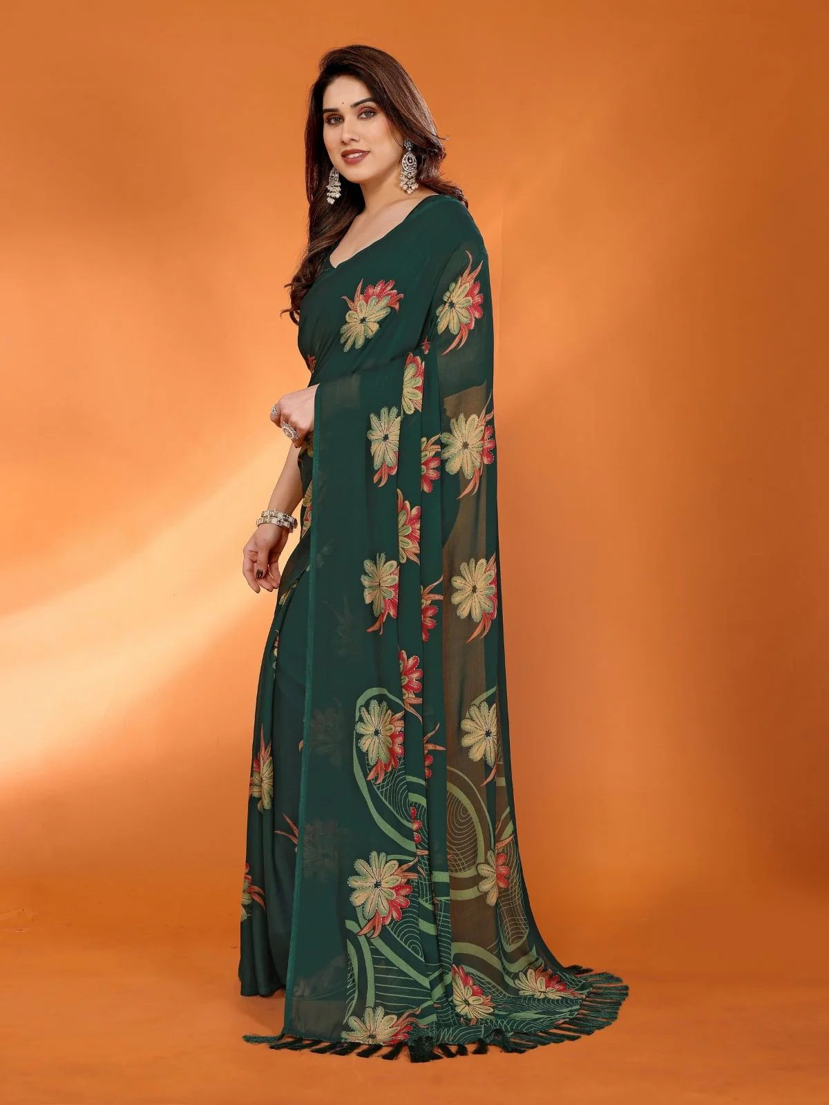 Odette Green Silk Blend Floral Print Saree For Women - Image 2