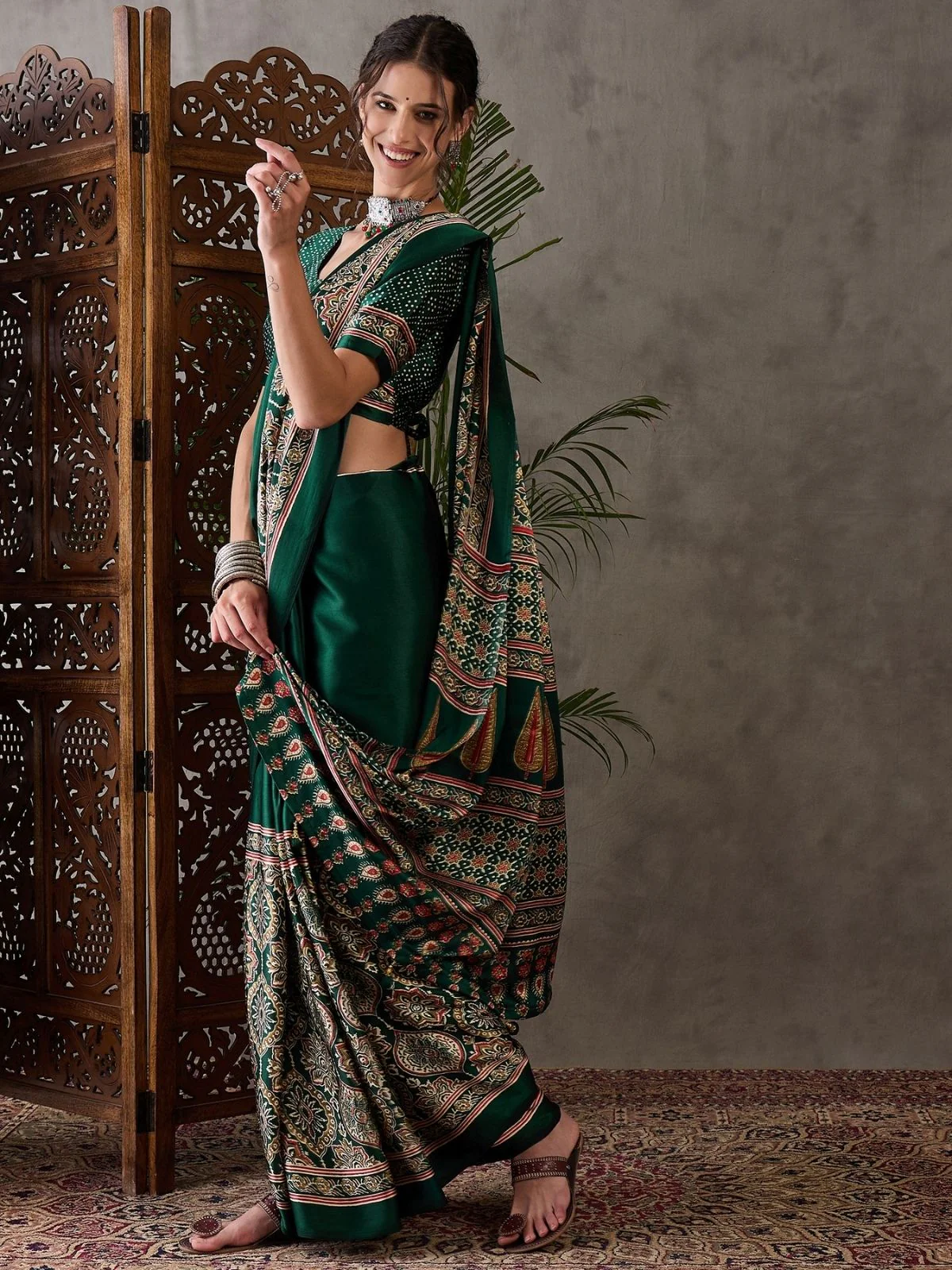 Odette Green Silk Blend Printed Elegant Saree For Women - Image 3