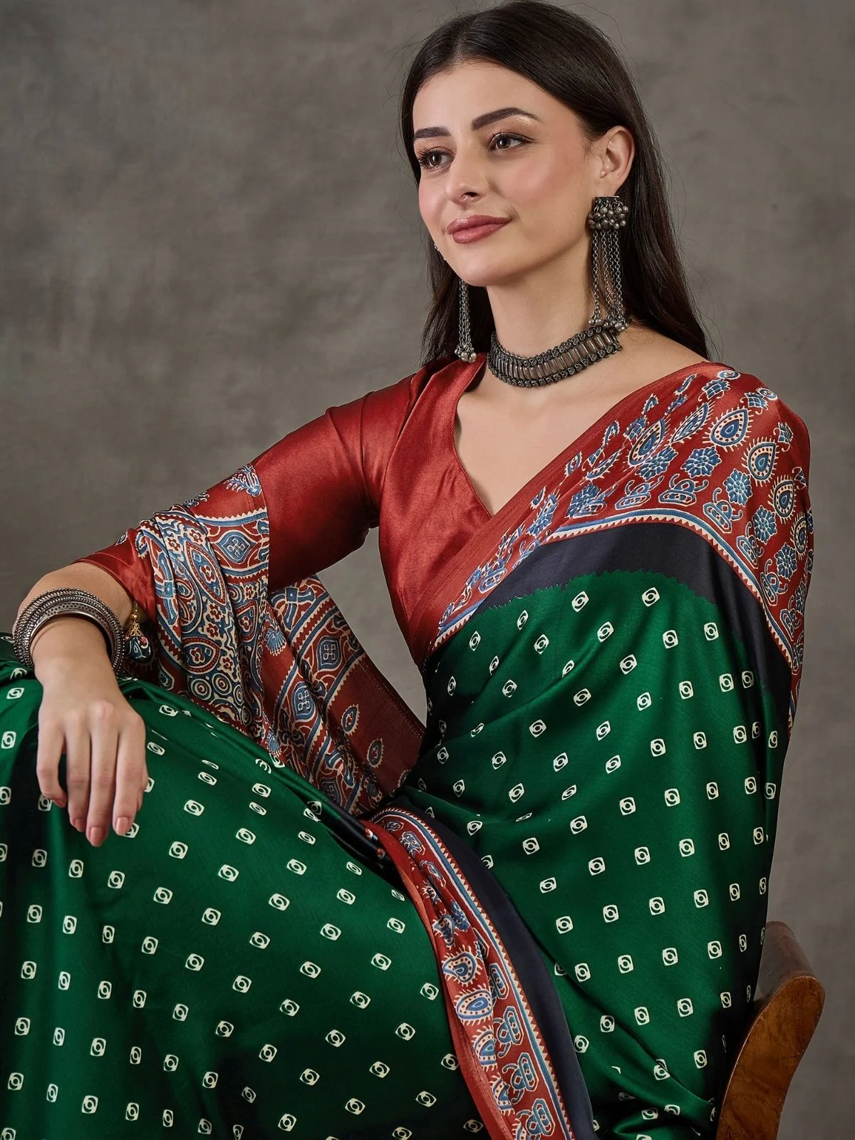 Odette Green Silk Blend Printed Elegant Saree For Women - Image 4