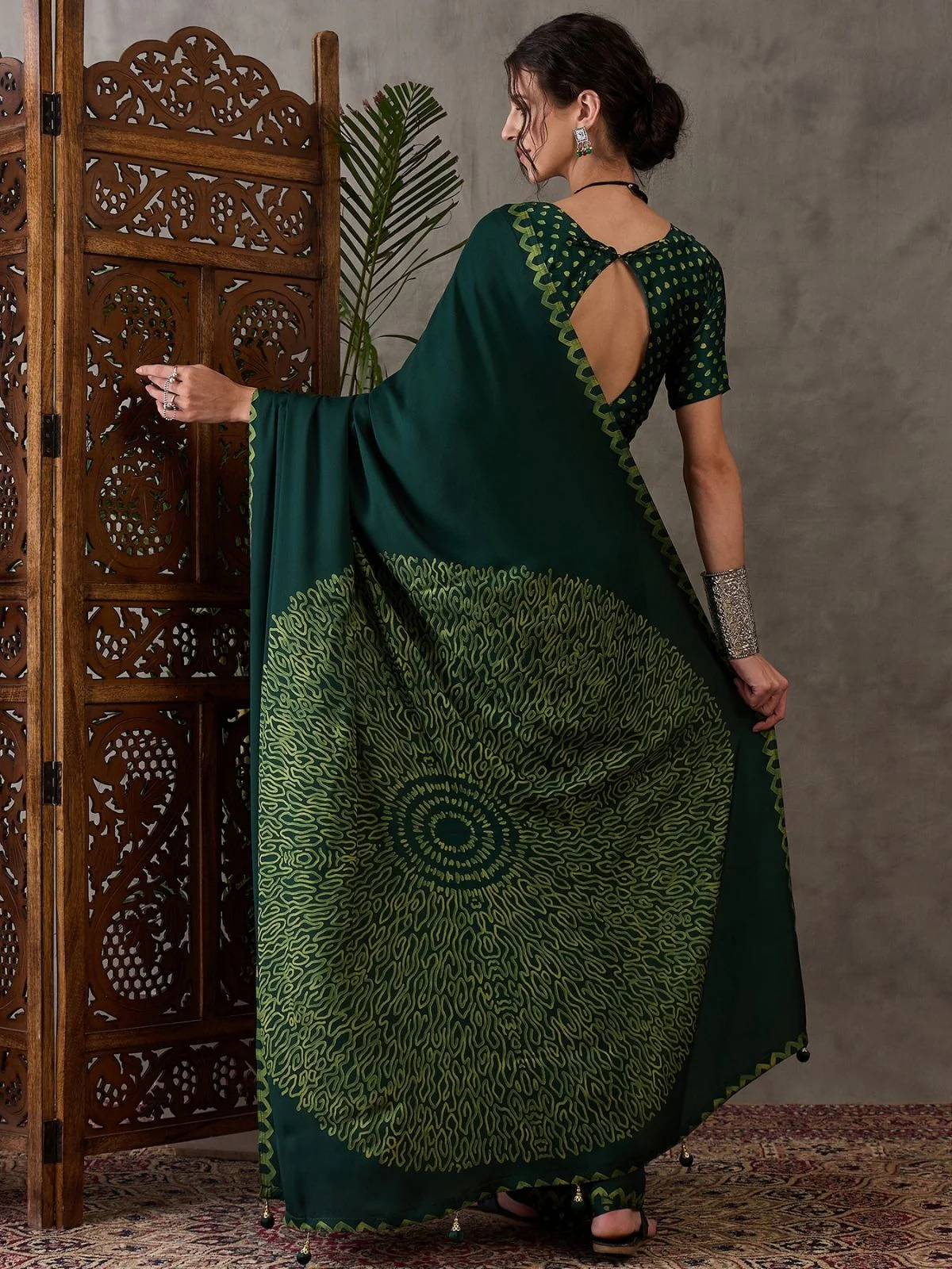 Odette Green Silk Blend Printed Elegant Saree For Women - Image 2