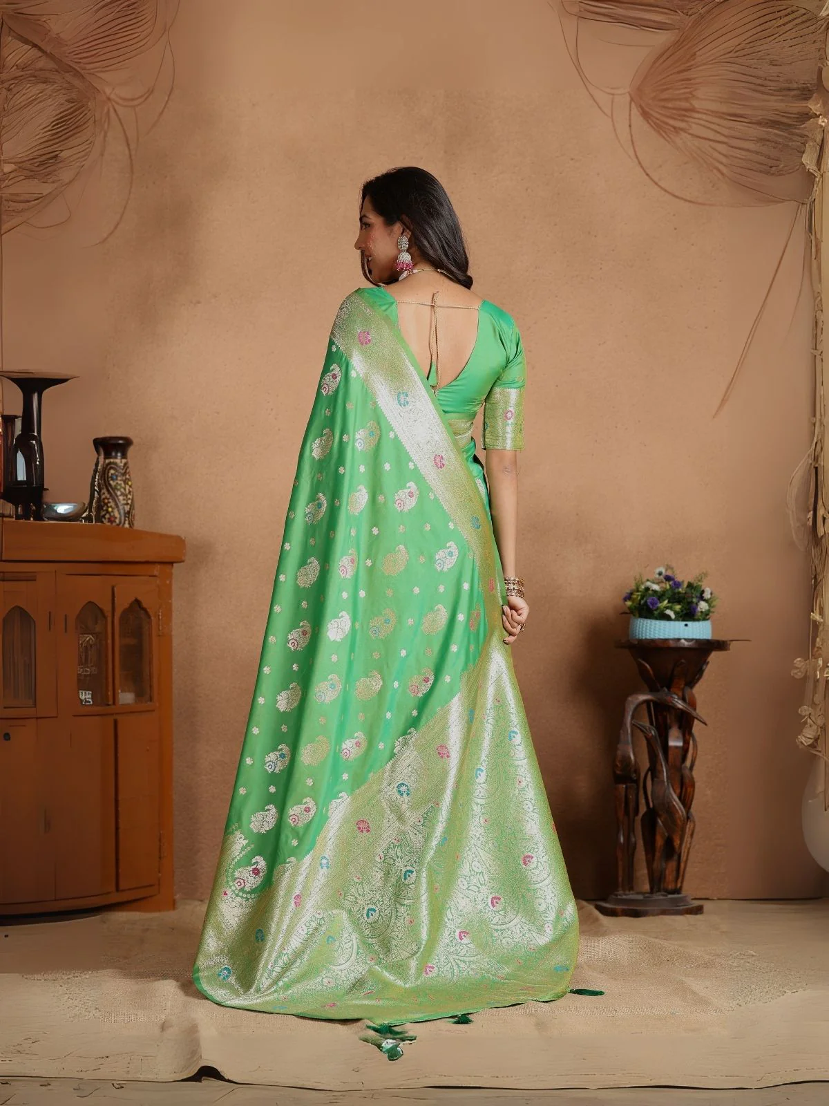 Odette Green Silk Blend Woven Elegant Saree For Women - Image 3