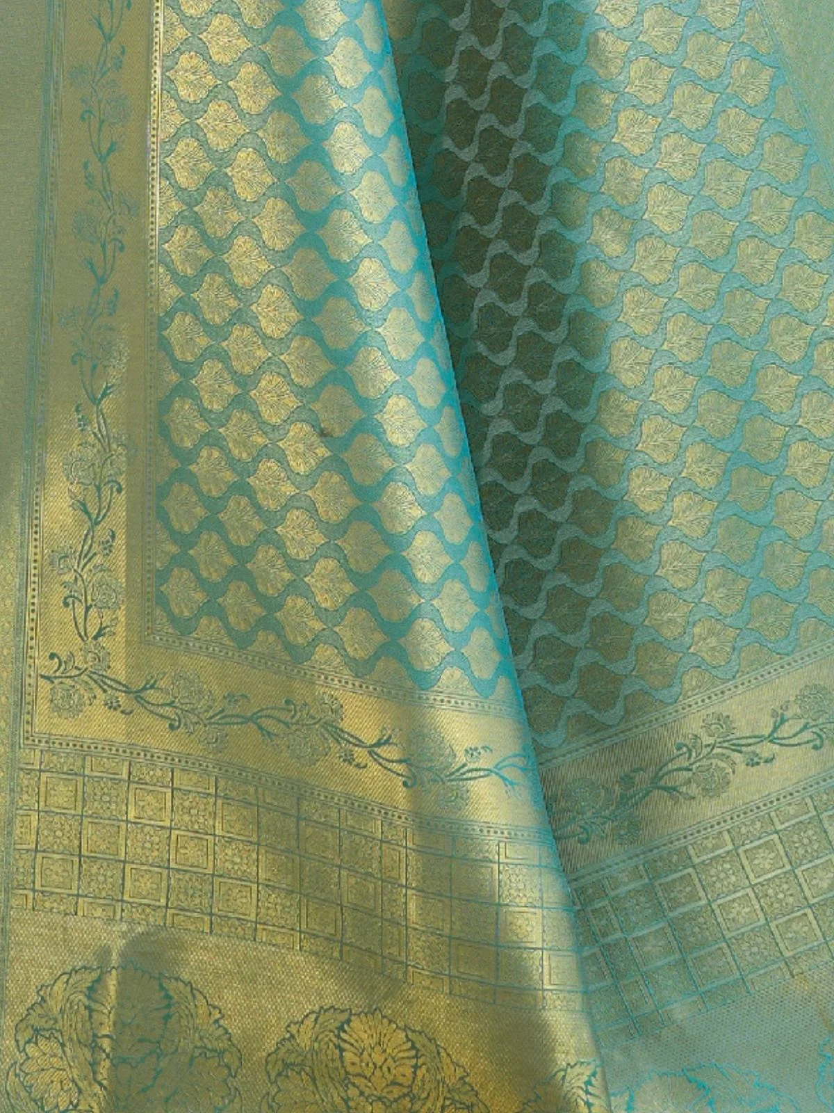 Odette Green Silk Blend Woven Saree With Unstitched Blouse For Women - Image 3