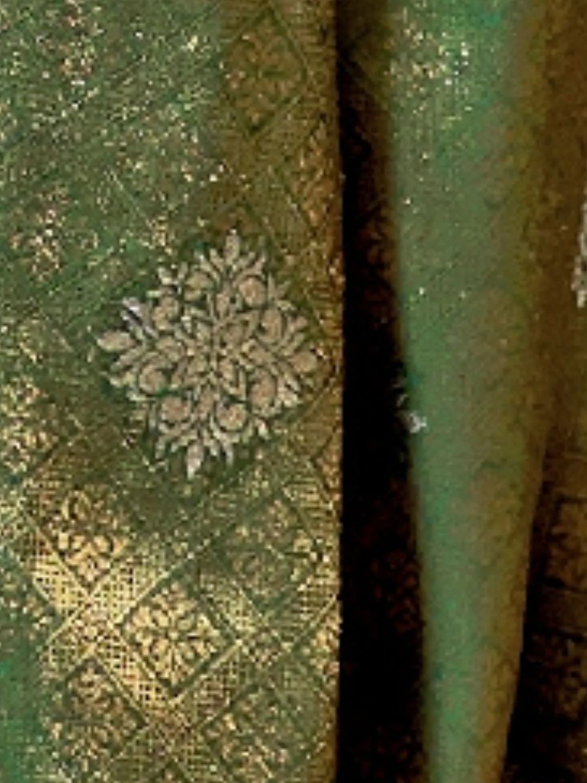 Odette Green Silk Blend Woven Saree With Unstitched Blouse for Women - Image 3