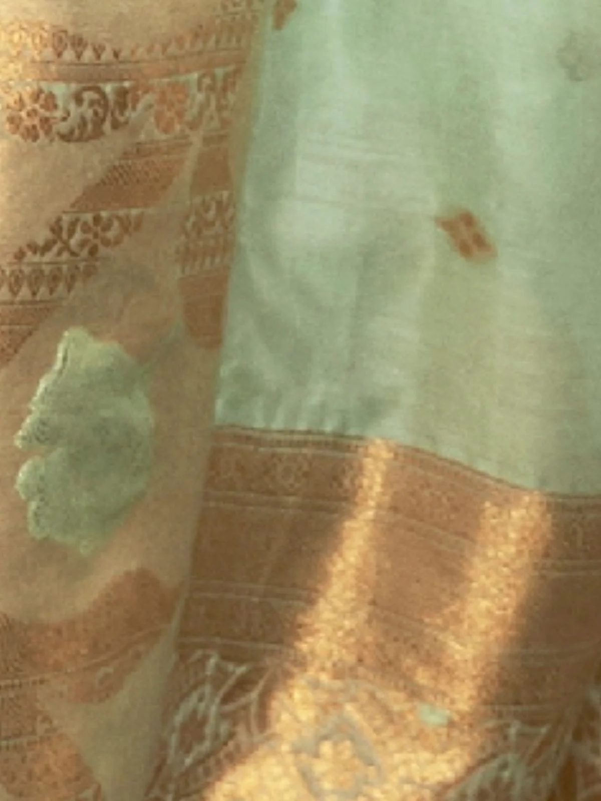 Odette Green Silk Blend Woven Saree With Unstitched Blouse for Women - Image 3