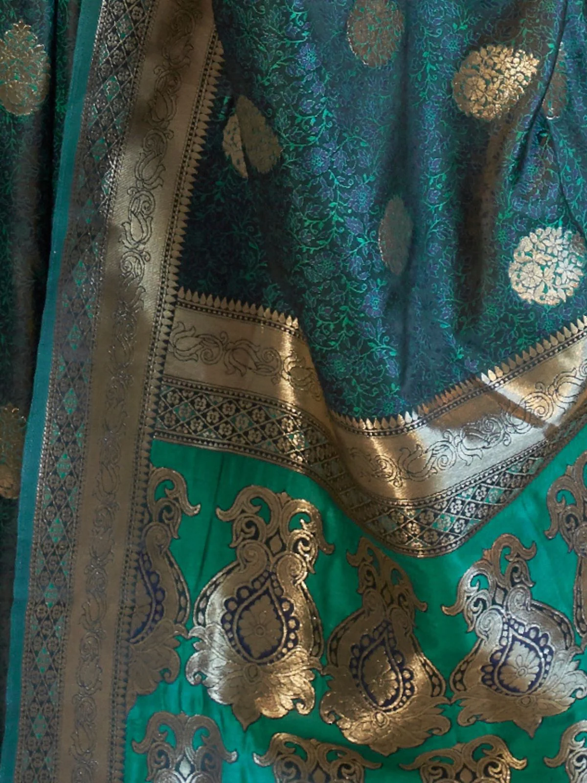 Odette Green Silk Blend Woven Saree With Unstitched Blouse for Women - Image 3