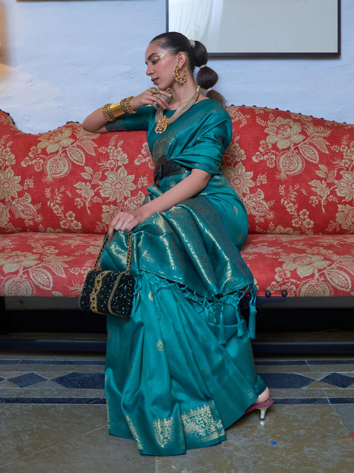 Odette Green Silk Blend Woven Saree With Unstitched Blouse for Women - Image 2