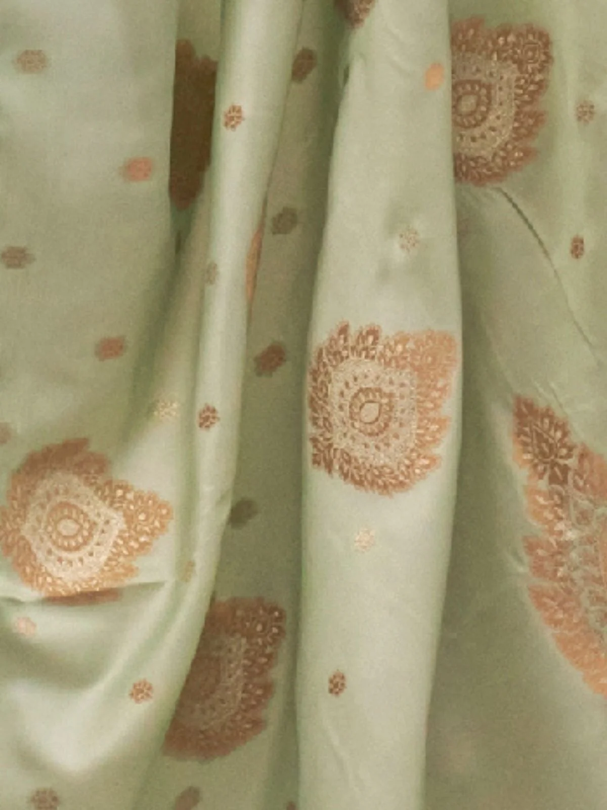 Odette Green Silk Blend Woven Saree With Unstitched Blouse for Women - Image 3