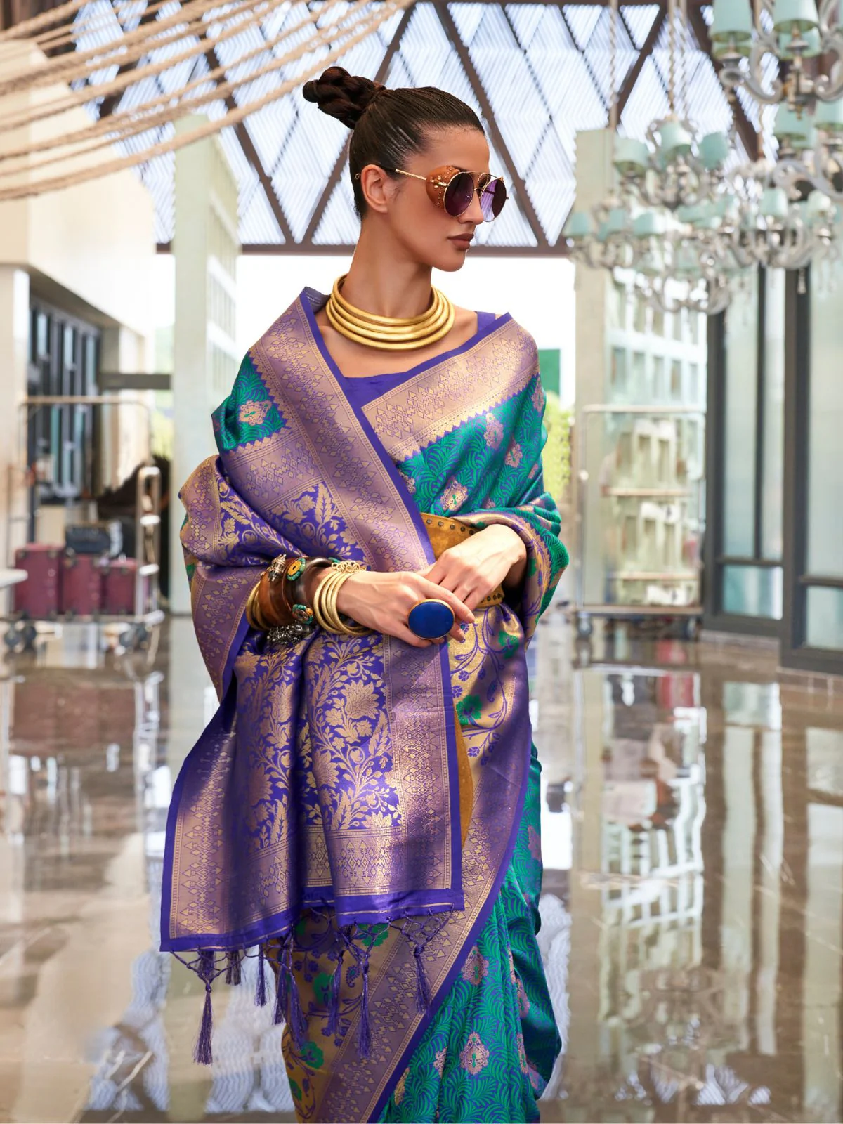 Odette Green Silk Blend Woven Saree With Unstitched Blouse for Women - Image 2
