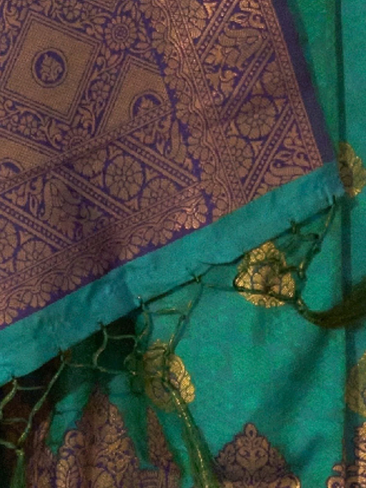 Odette Green Silk Blend Woven Saree With Unstitched Blouse For Women - Image 3