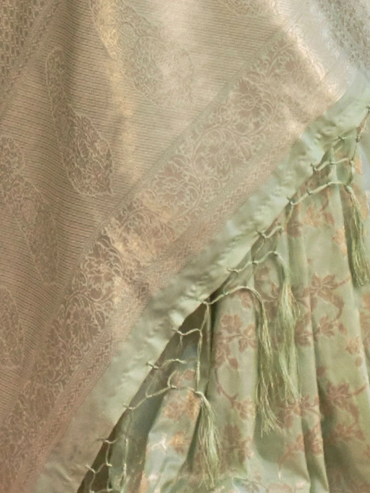 Odette Green Silk Blend Woven Saree With Unstitched Blouse For Women - Image 3