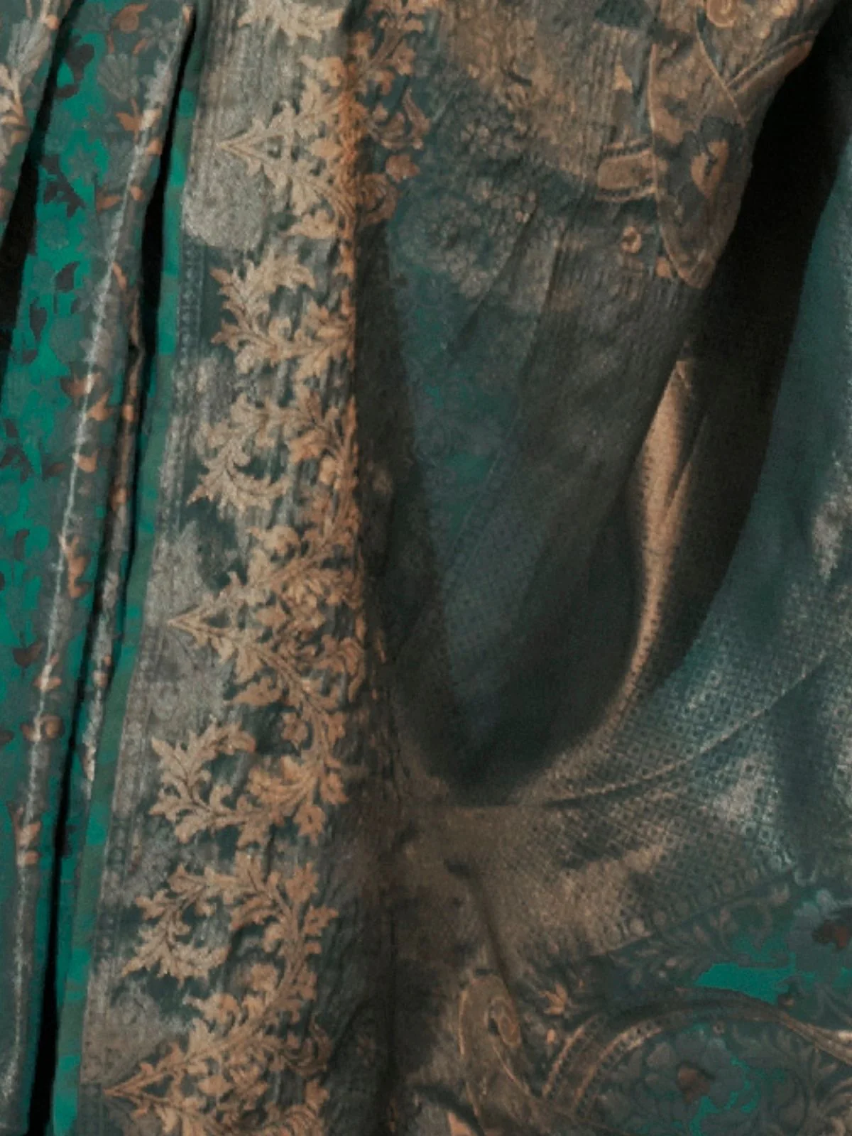 Odette Green Silk Blend Woven Saree With Unstitched Blouse For Women - Image 3
